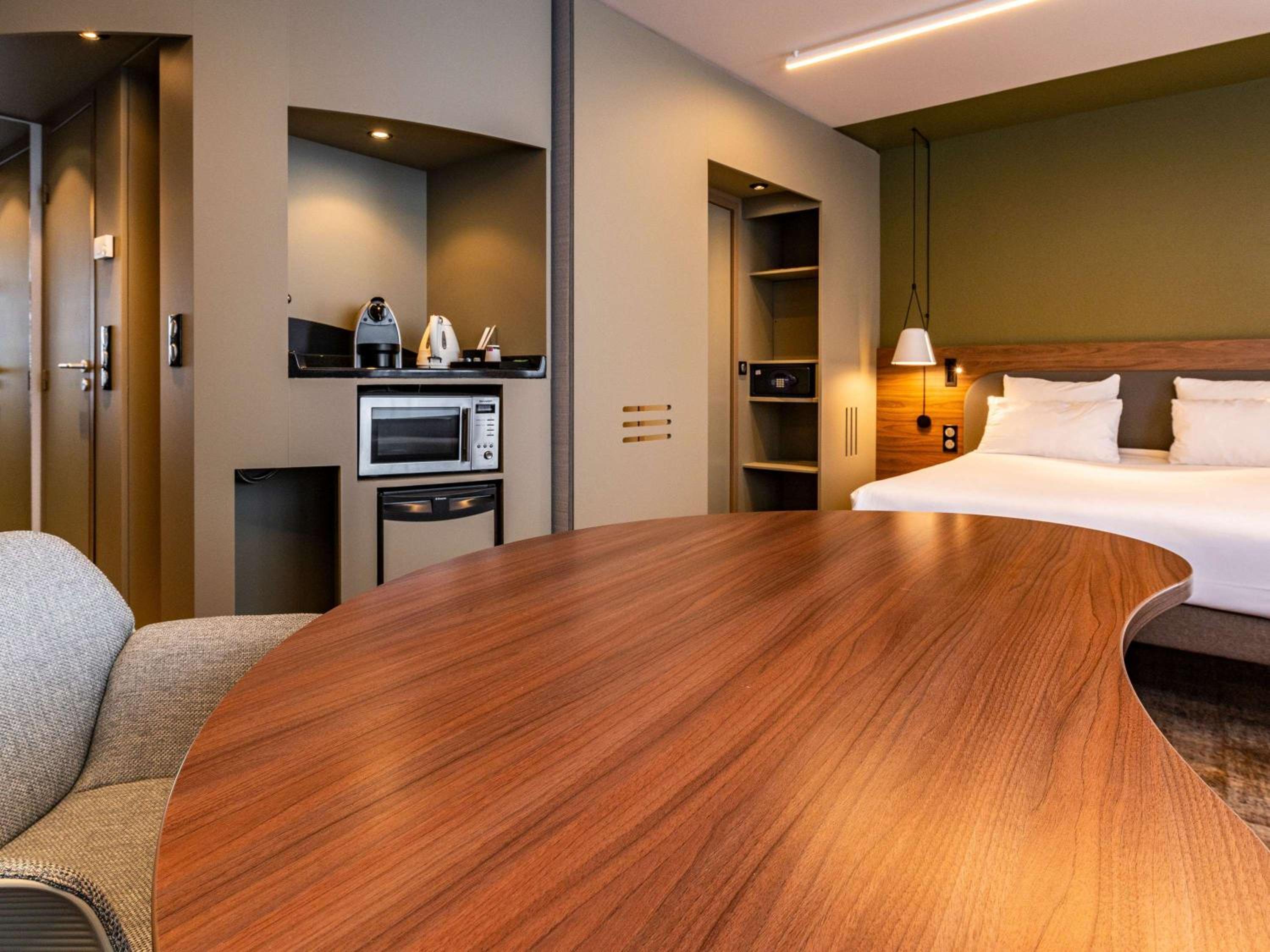 Queen Suite with Sofa Bed - Photo 9