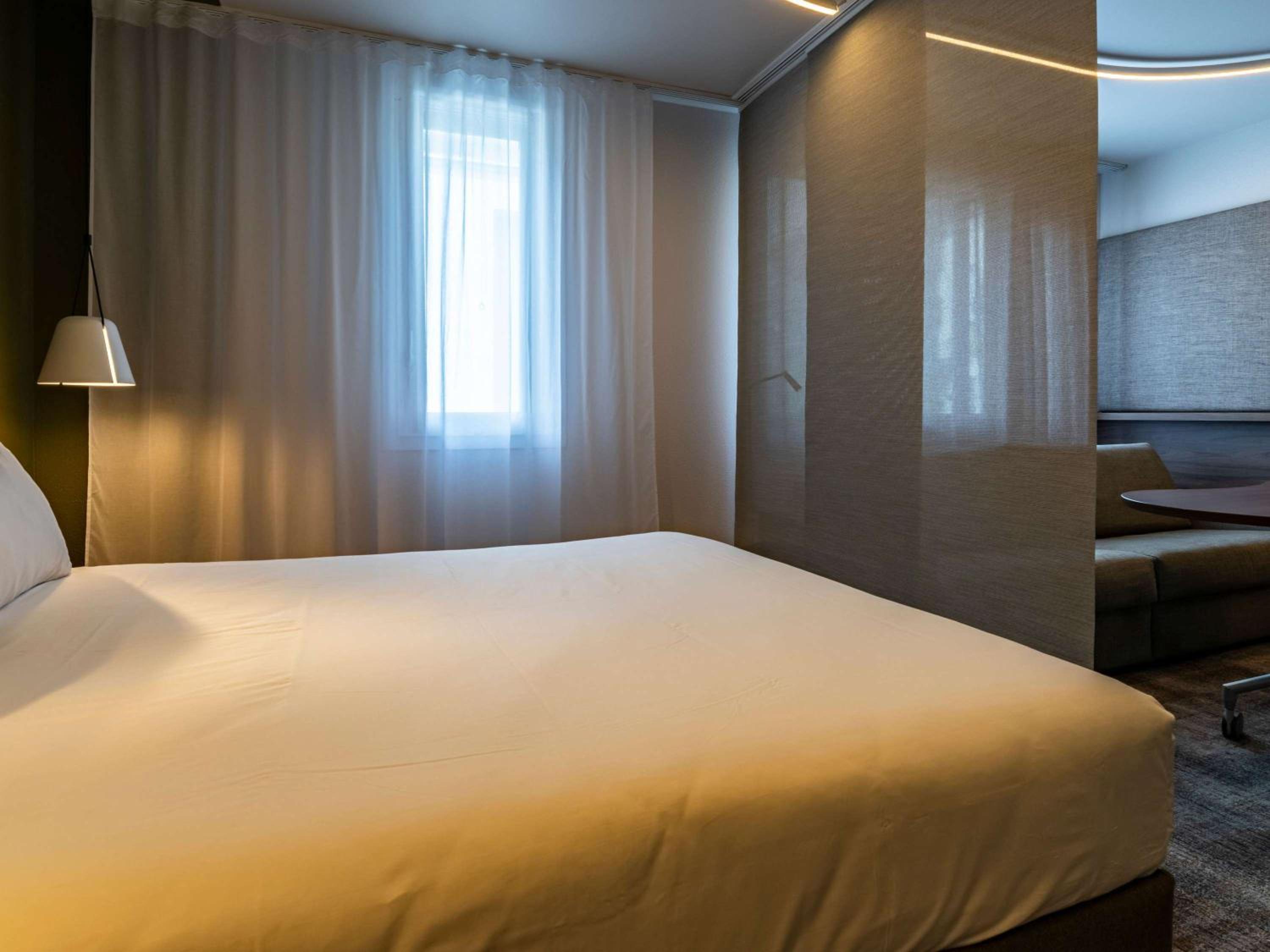 Queen Suite with Sofa Bed