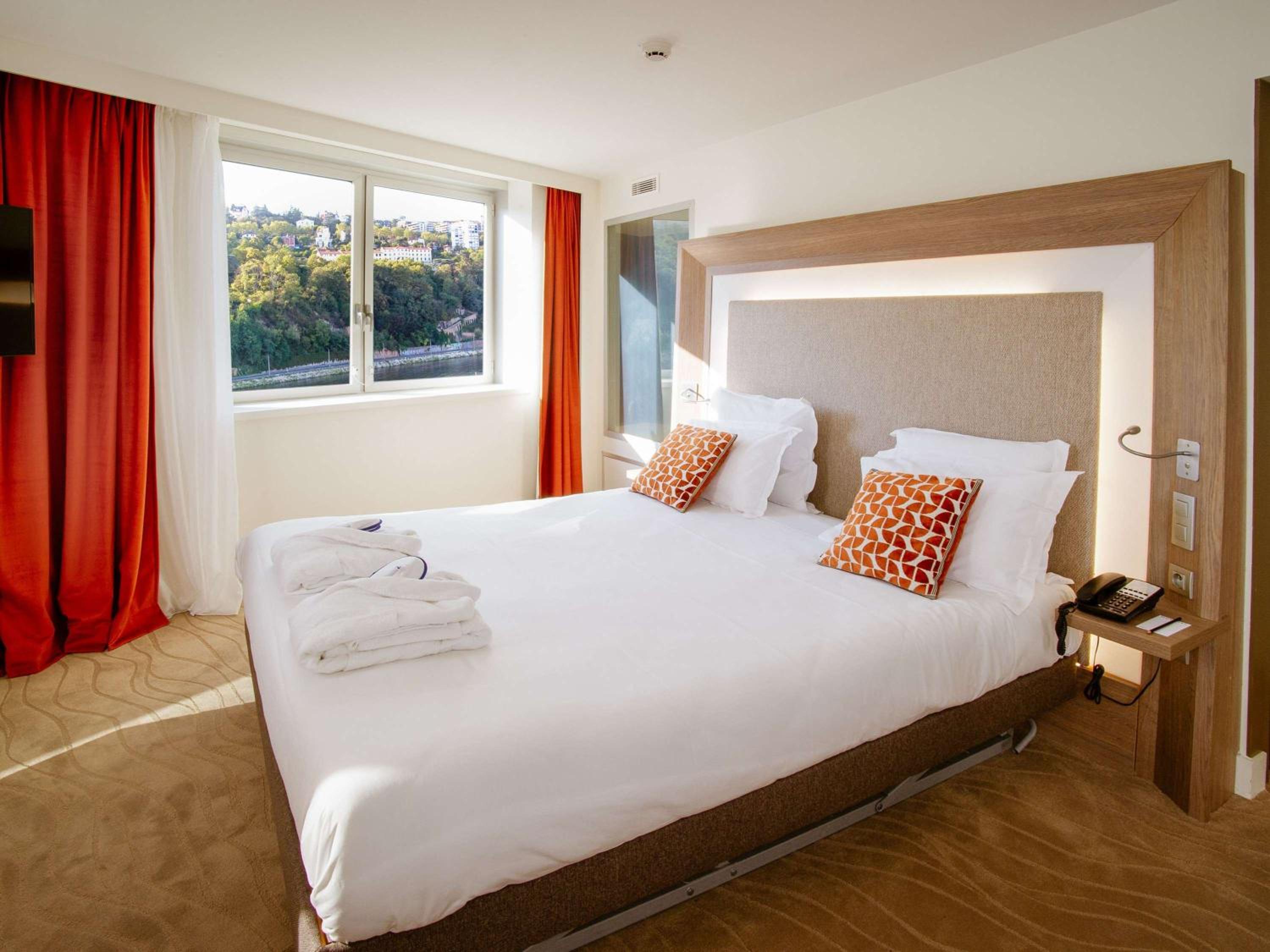 Suite with Double Bed and Double Sofa - Photo 11