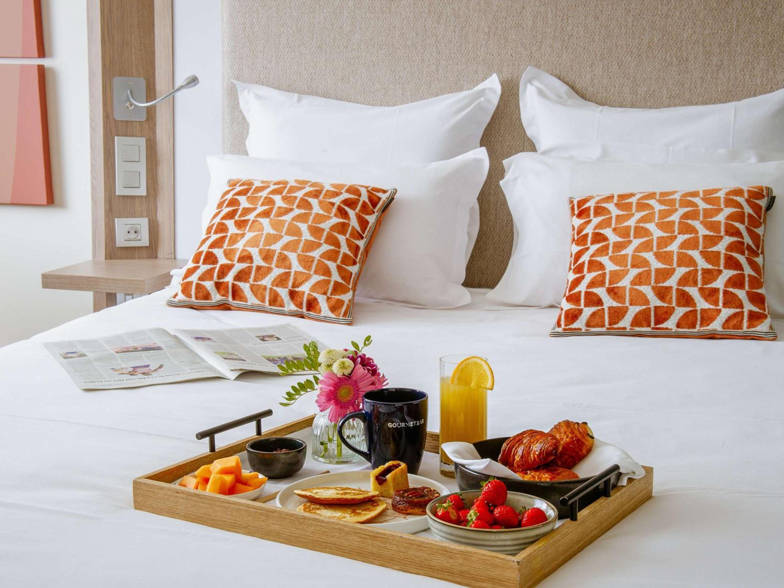 Suite with Double Bed and Double Sofa - Photo 2