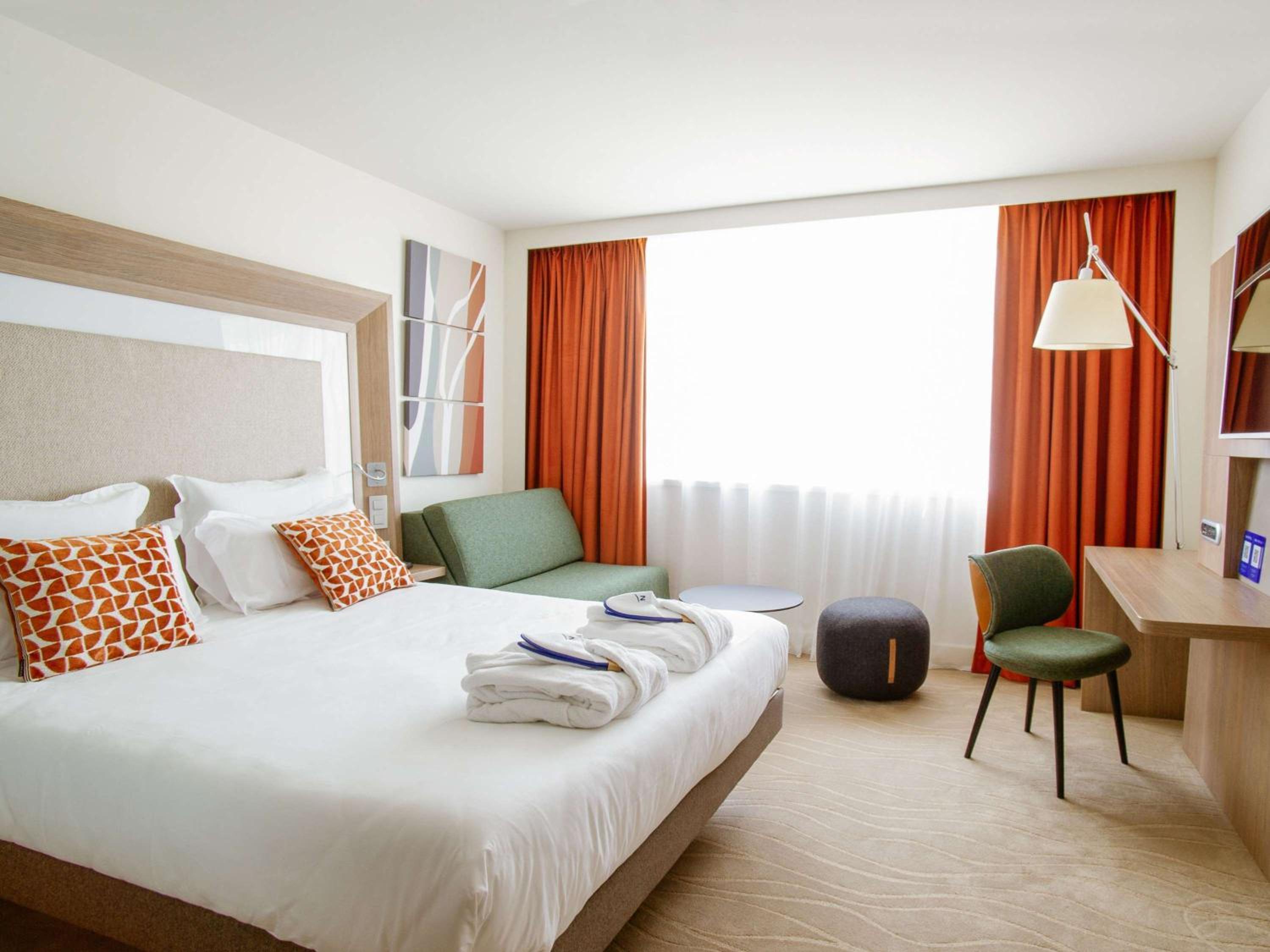 Executive Double Room with Sofa and River View thumbnail 5