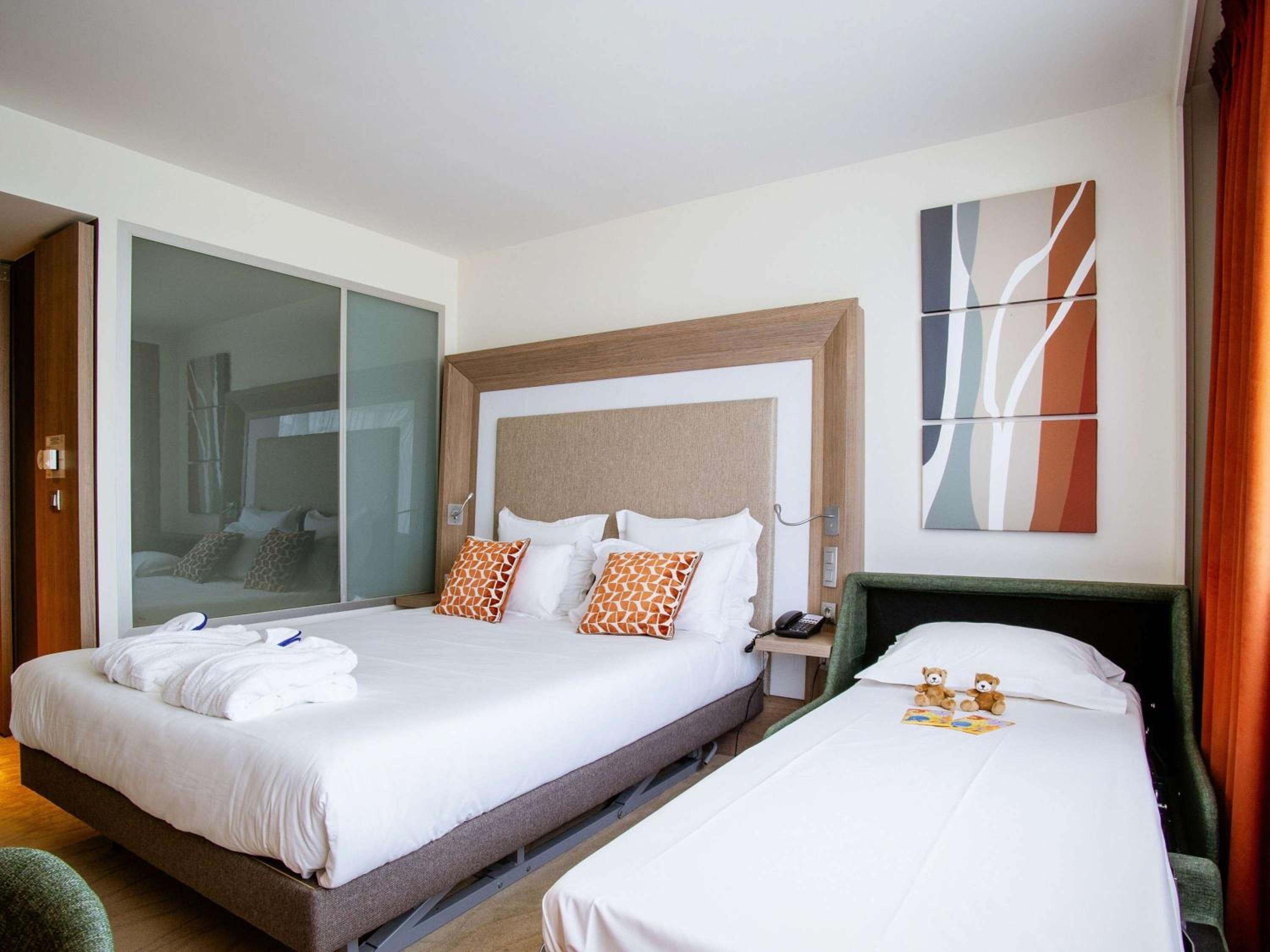 Executive Double Room with Sofa and River View