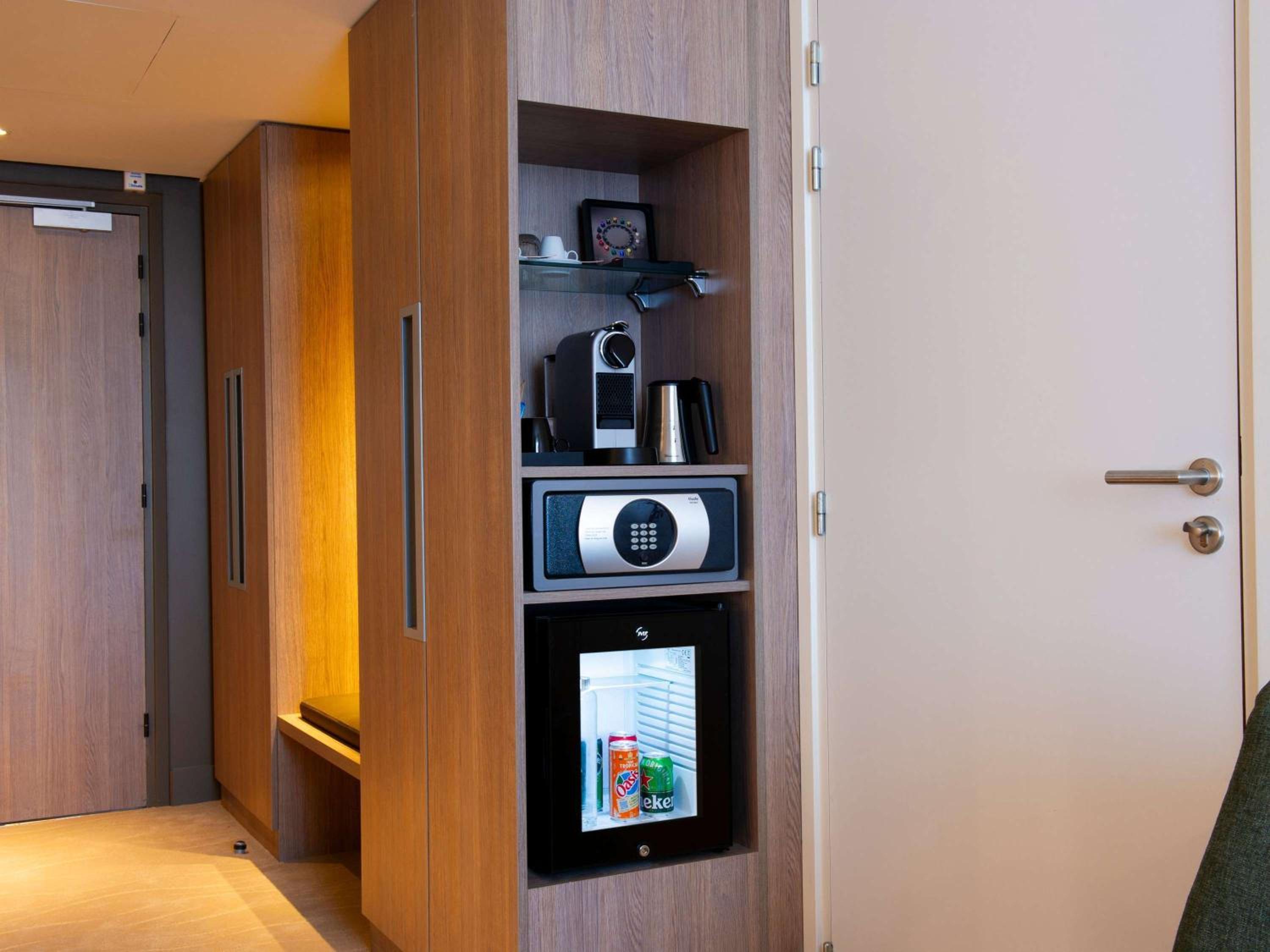 Executive Double Room with Sofa Bed - Photo 10