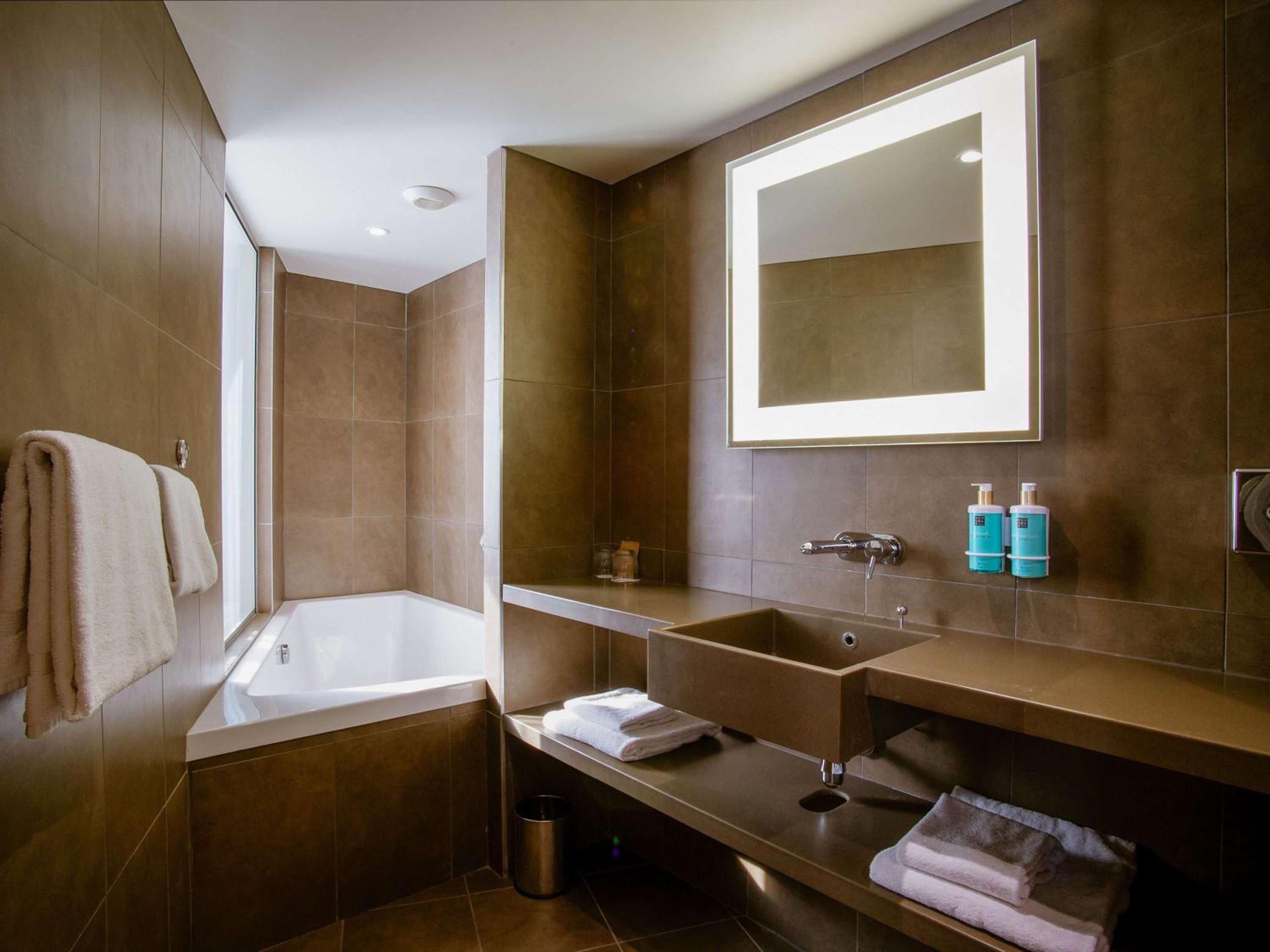 Suite with Double Bed and Double Sofa - Photo 13