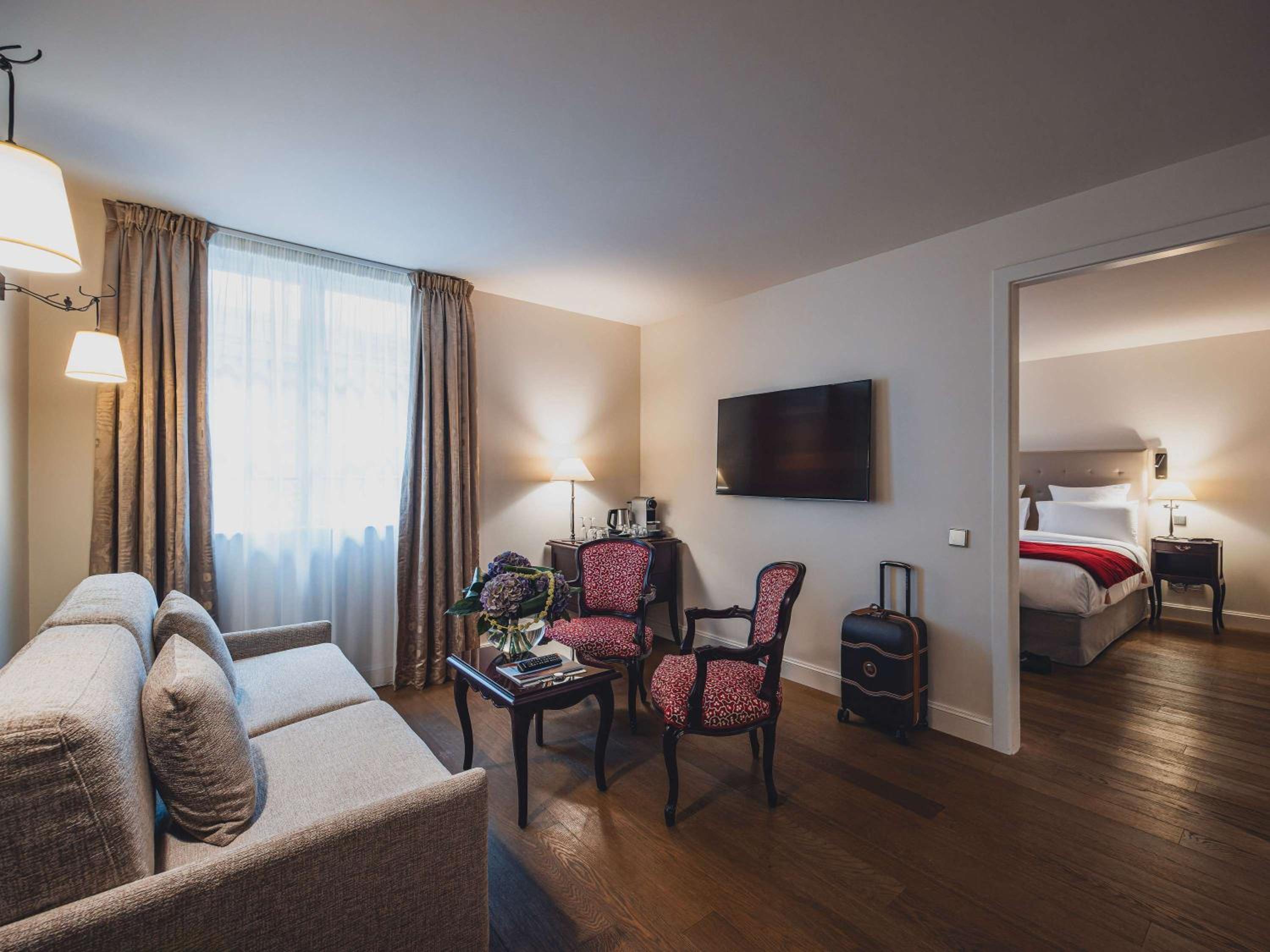 Signature Room - Photo 1