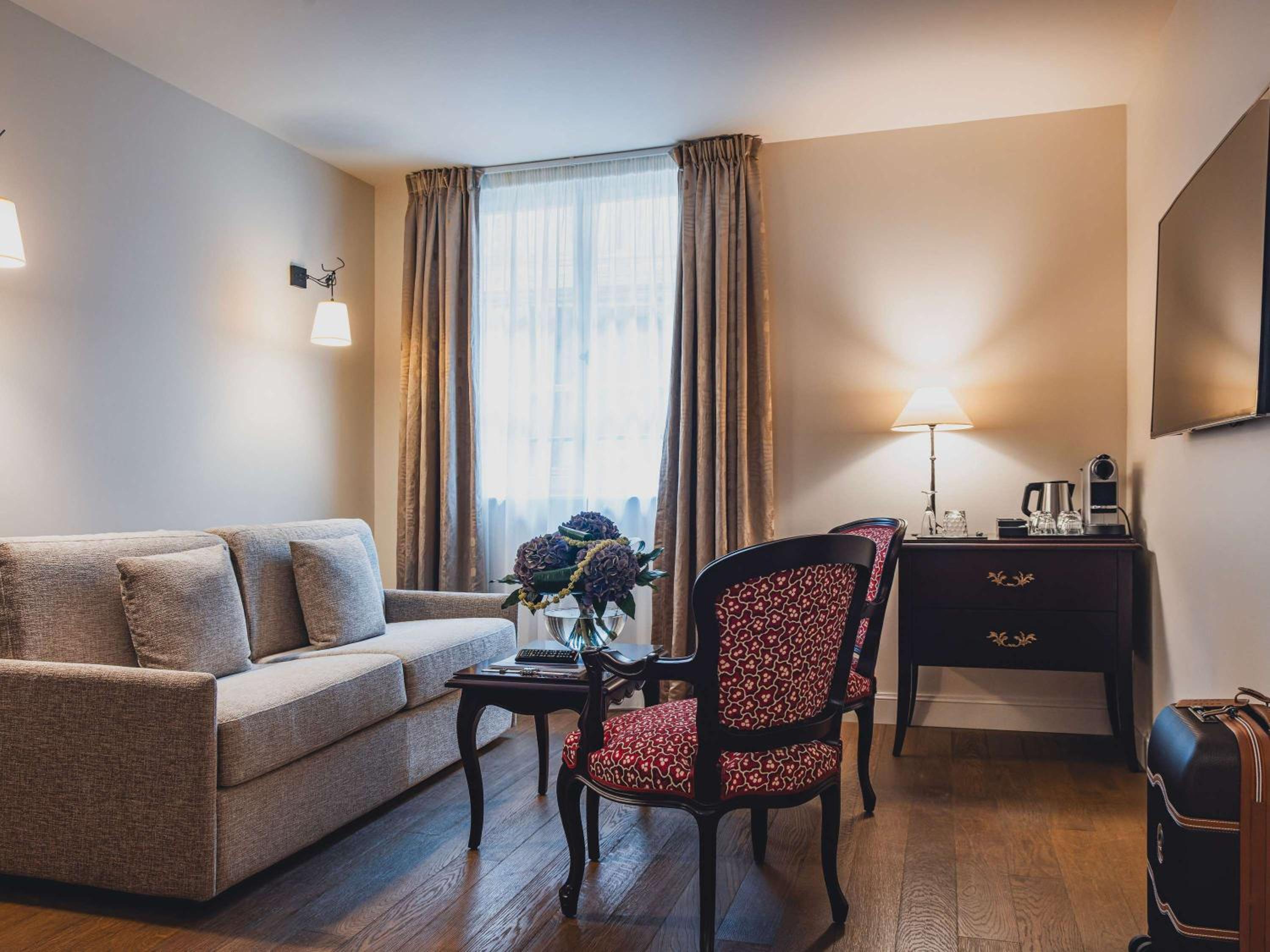 Signature Room - Photo 2