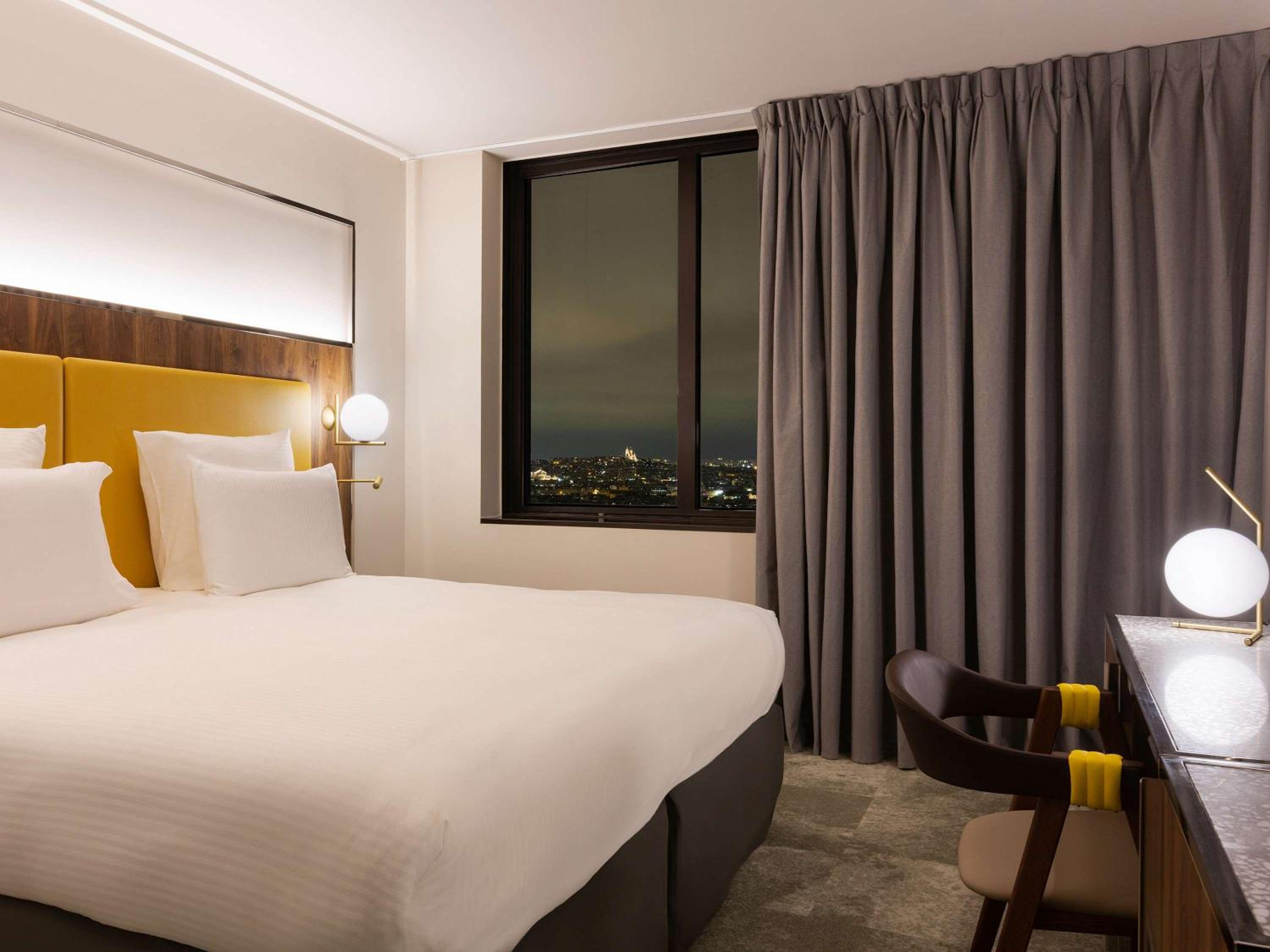 Deluxe Premium Family Room 2 Communicating rooms 2 double beds view on Paris