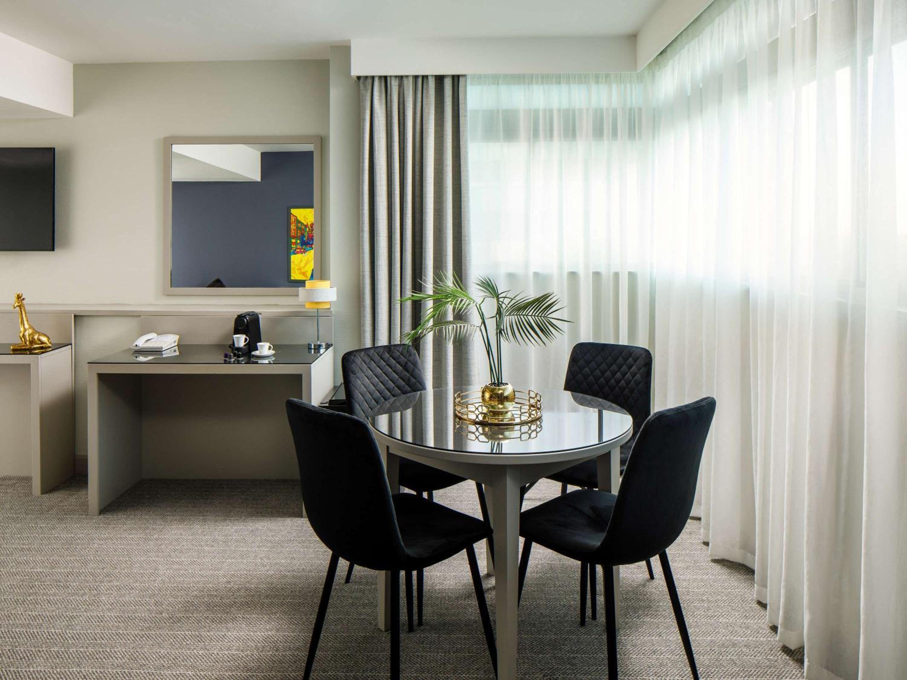 Superior Suite with Double Bed - Photo 10