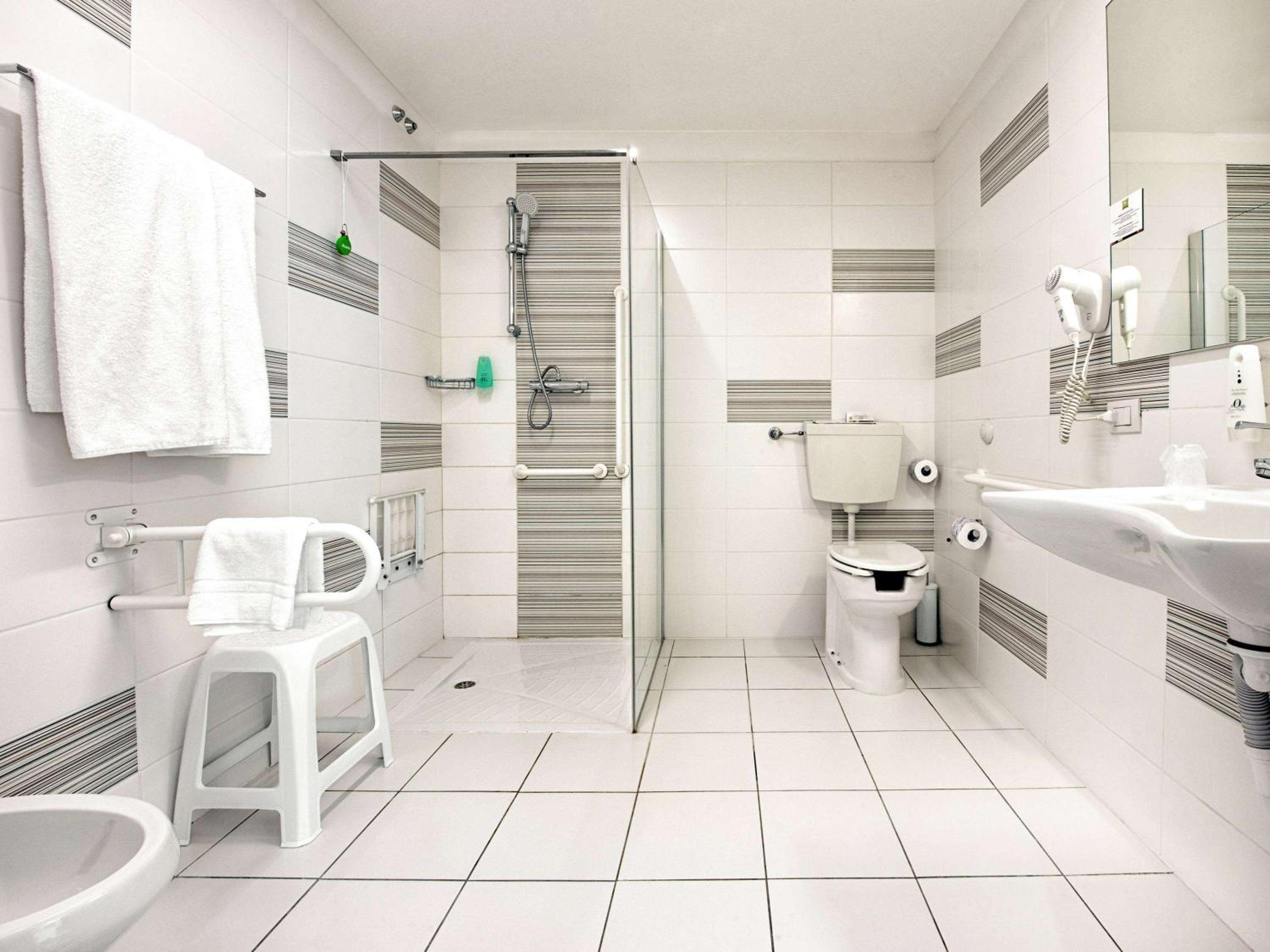Economy Double Room - Disability Access - Photo 4