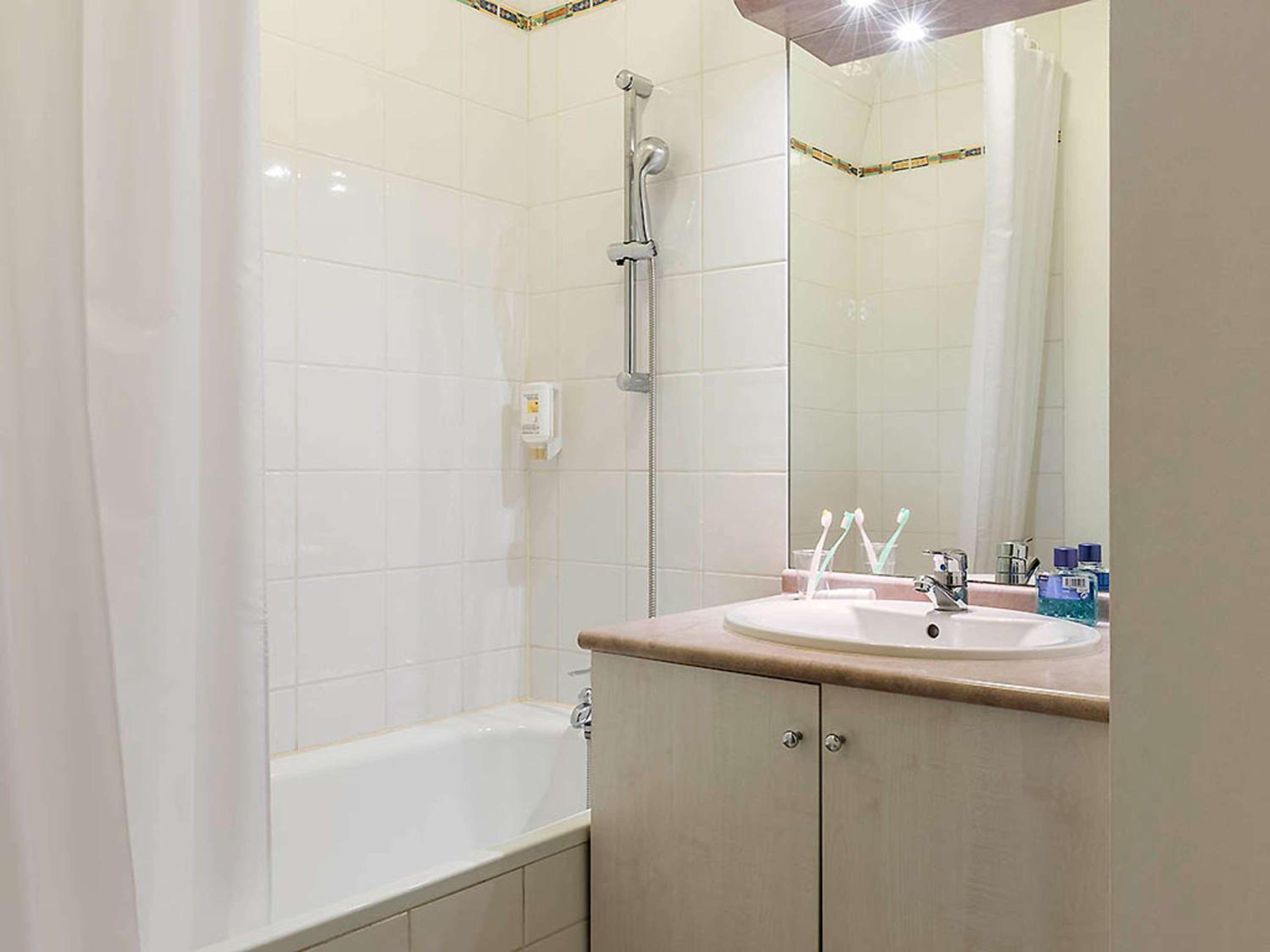 One-Bedroom Apartment (4 Adults) - Photo 6