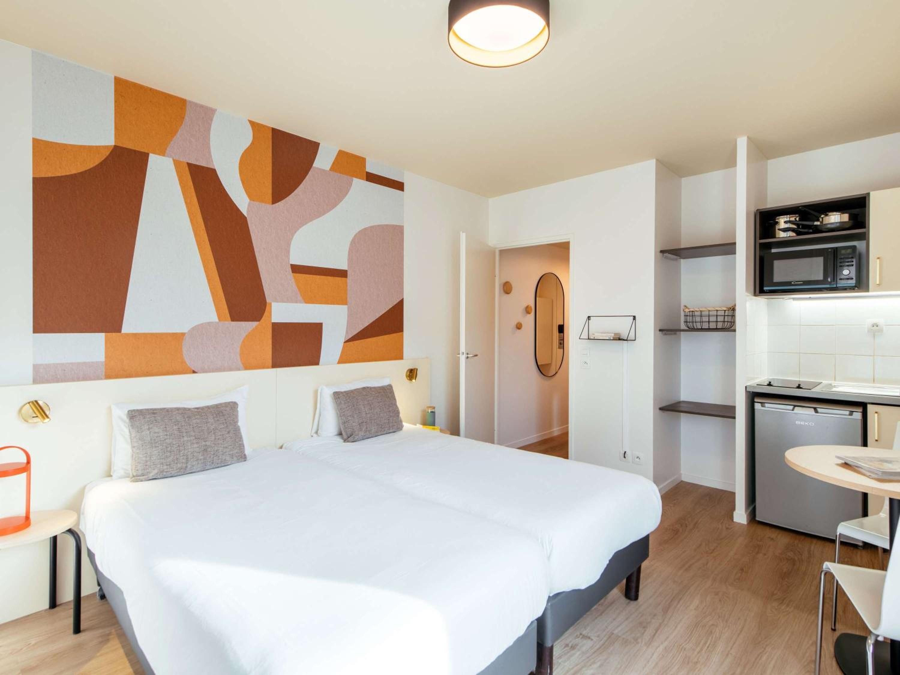 Small Studio with Twin Beds - Photo 6