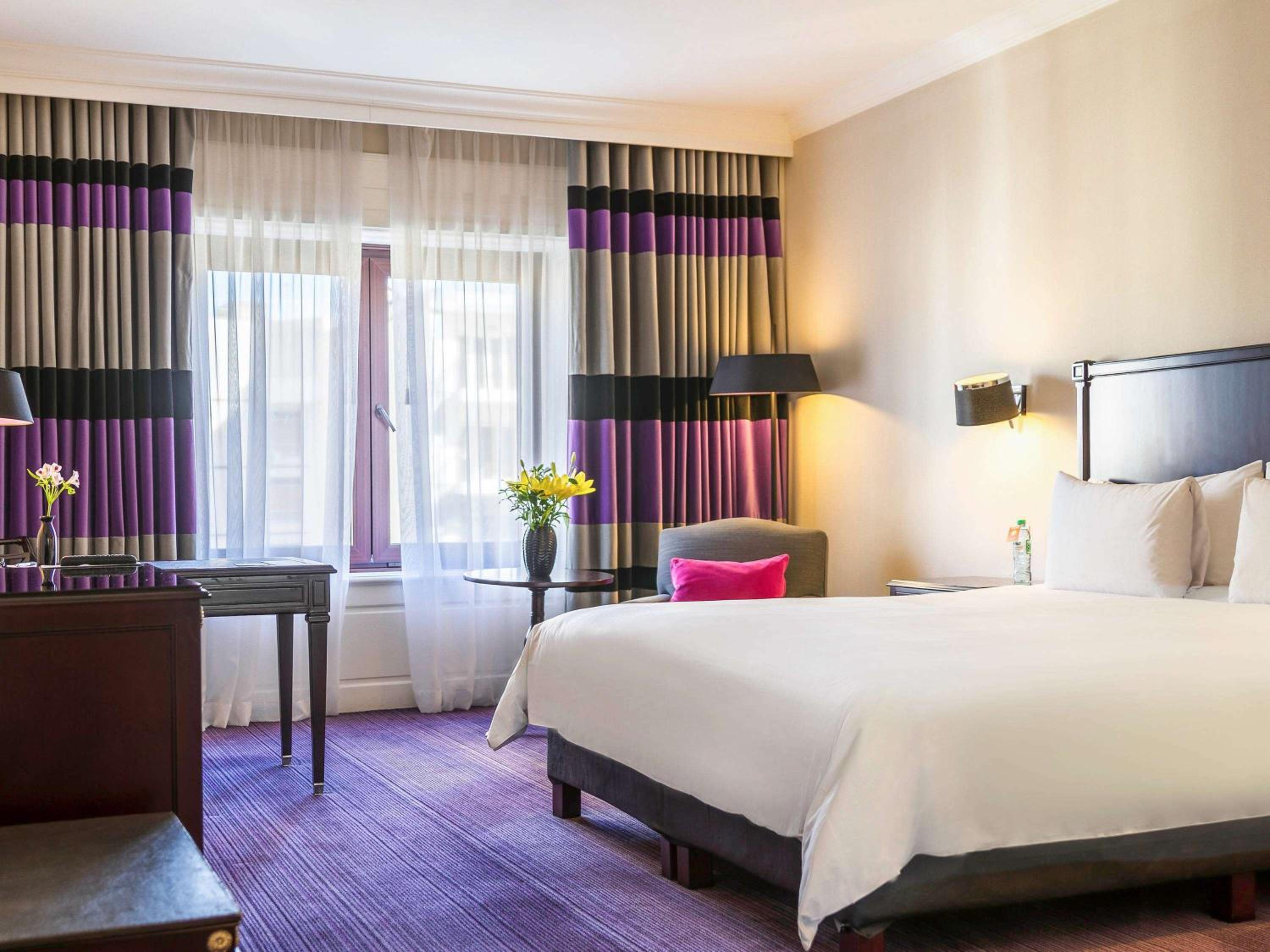 Deluxe Queen Room