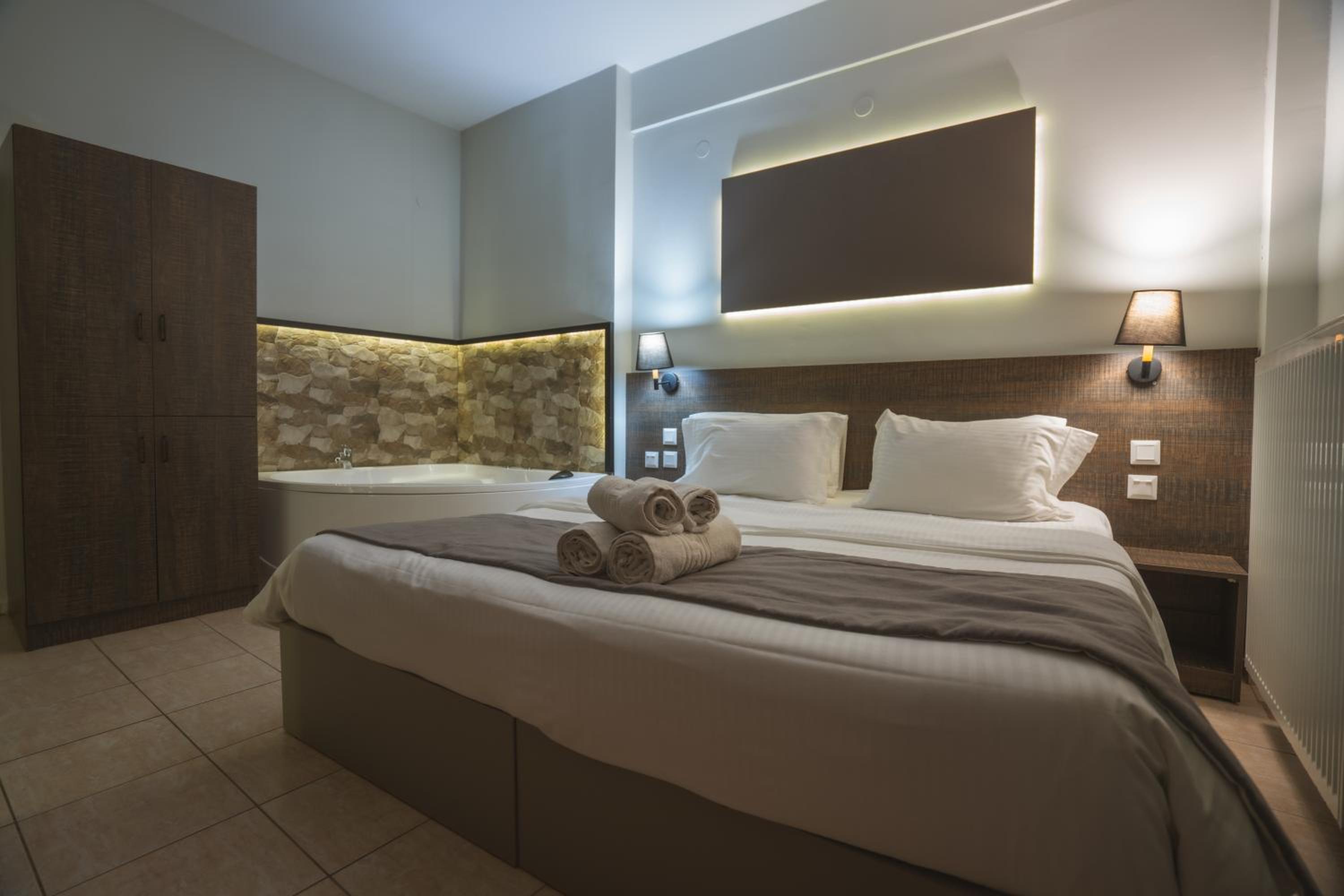 Deluxe Double Room with Spa Bath  photo 1