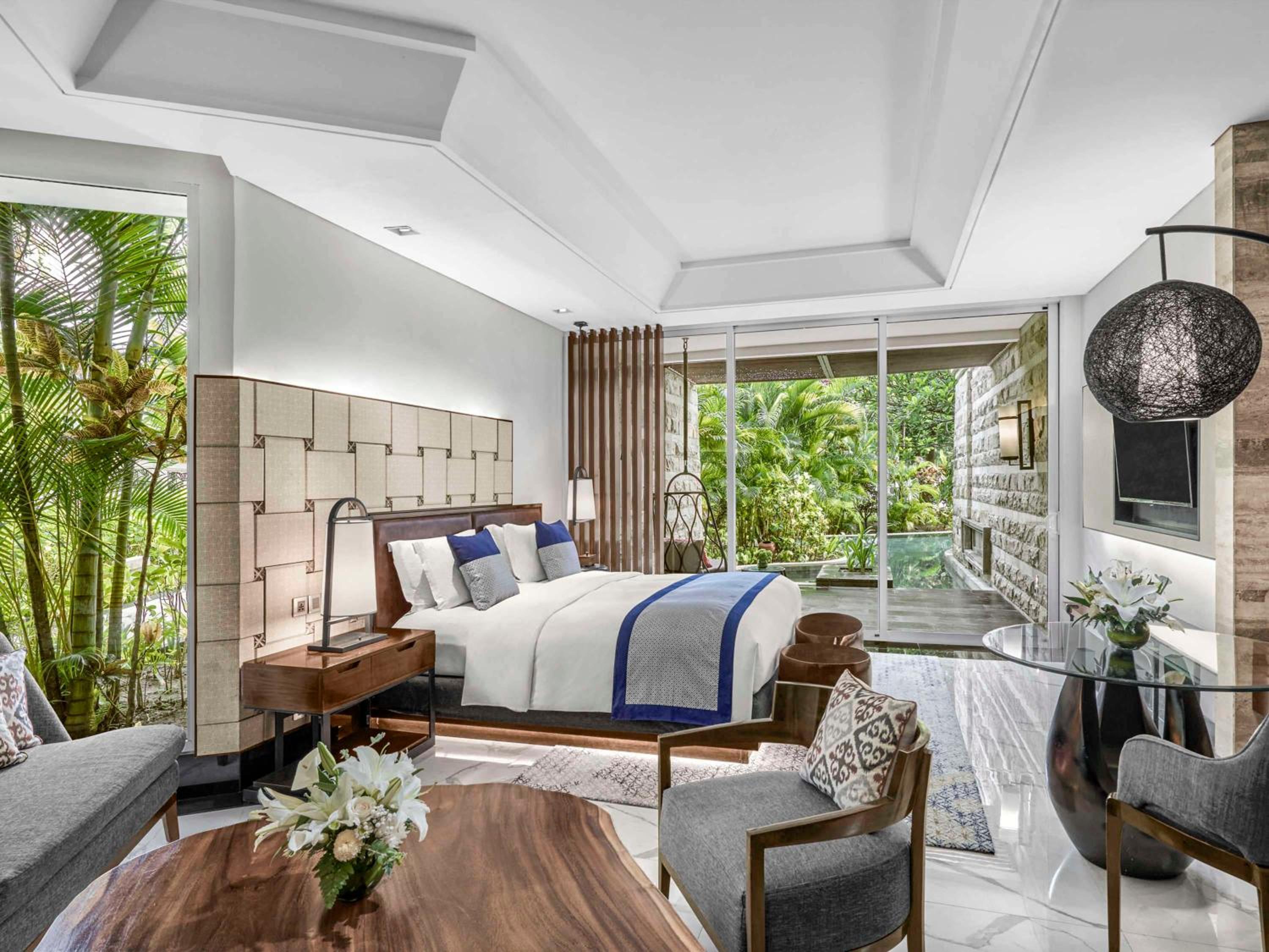 Luxury  King Club Millésime Room with Pool Access - Photo 1