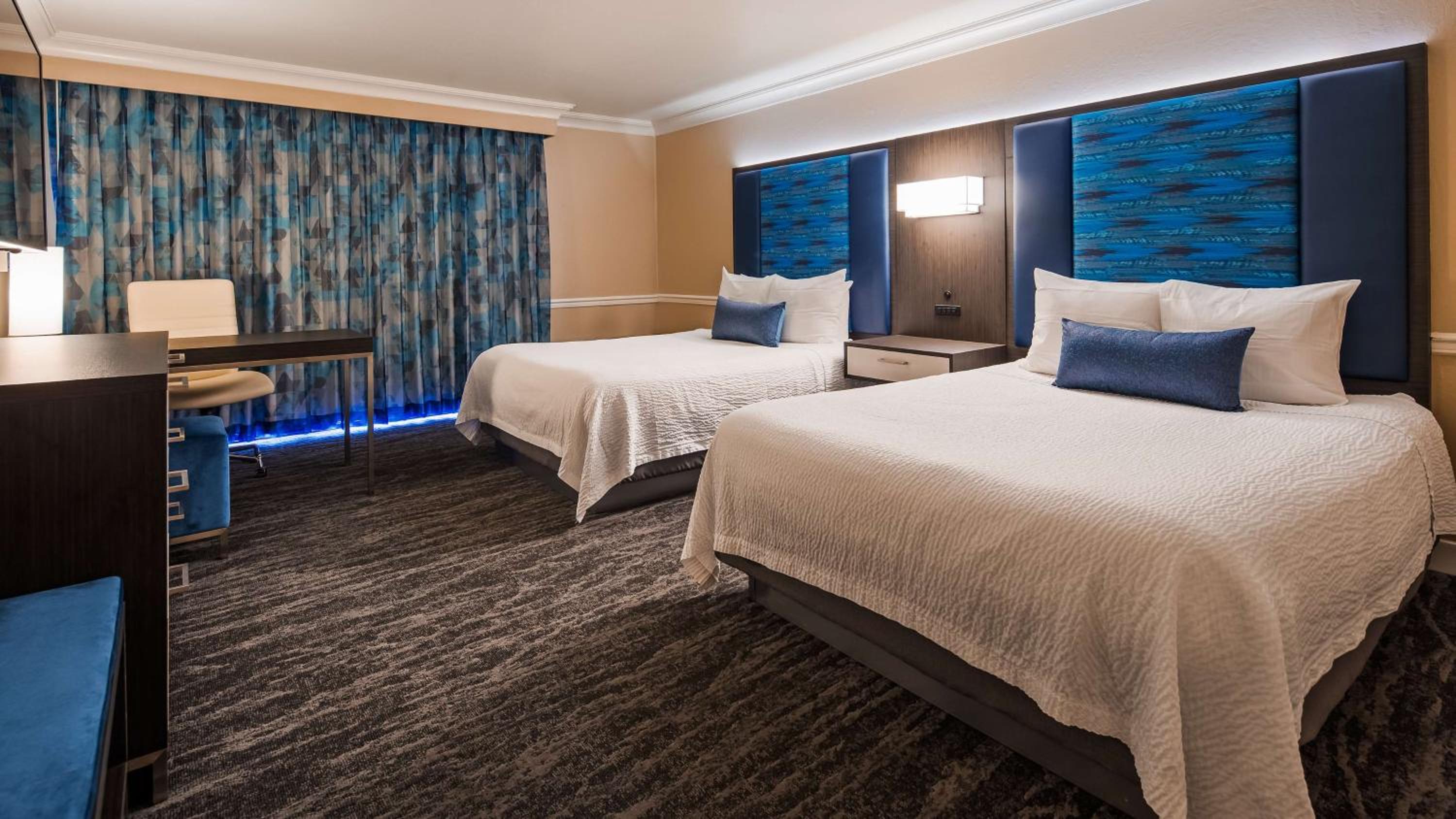 Two Bedroom Suite with One King and Two Queen Beds photo 2