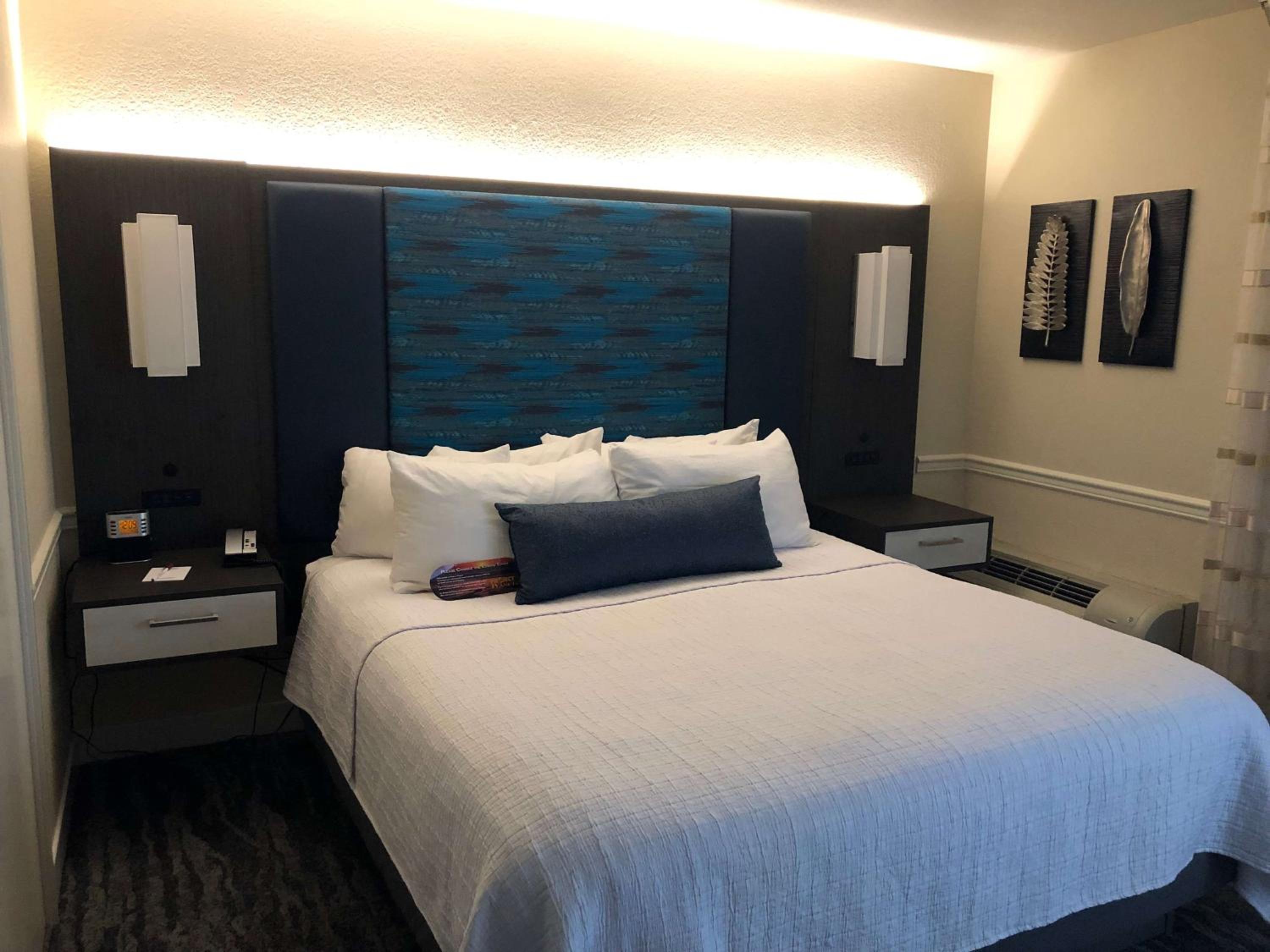 Two Bedroom Suite with One King and Two Queen Beds photo 1