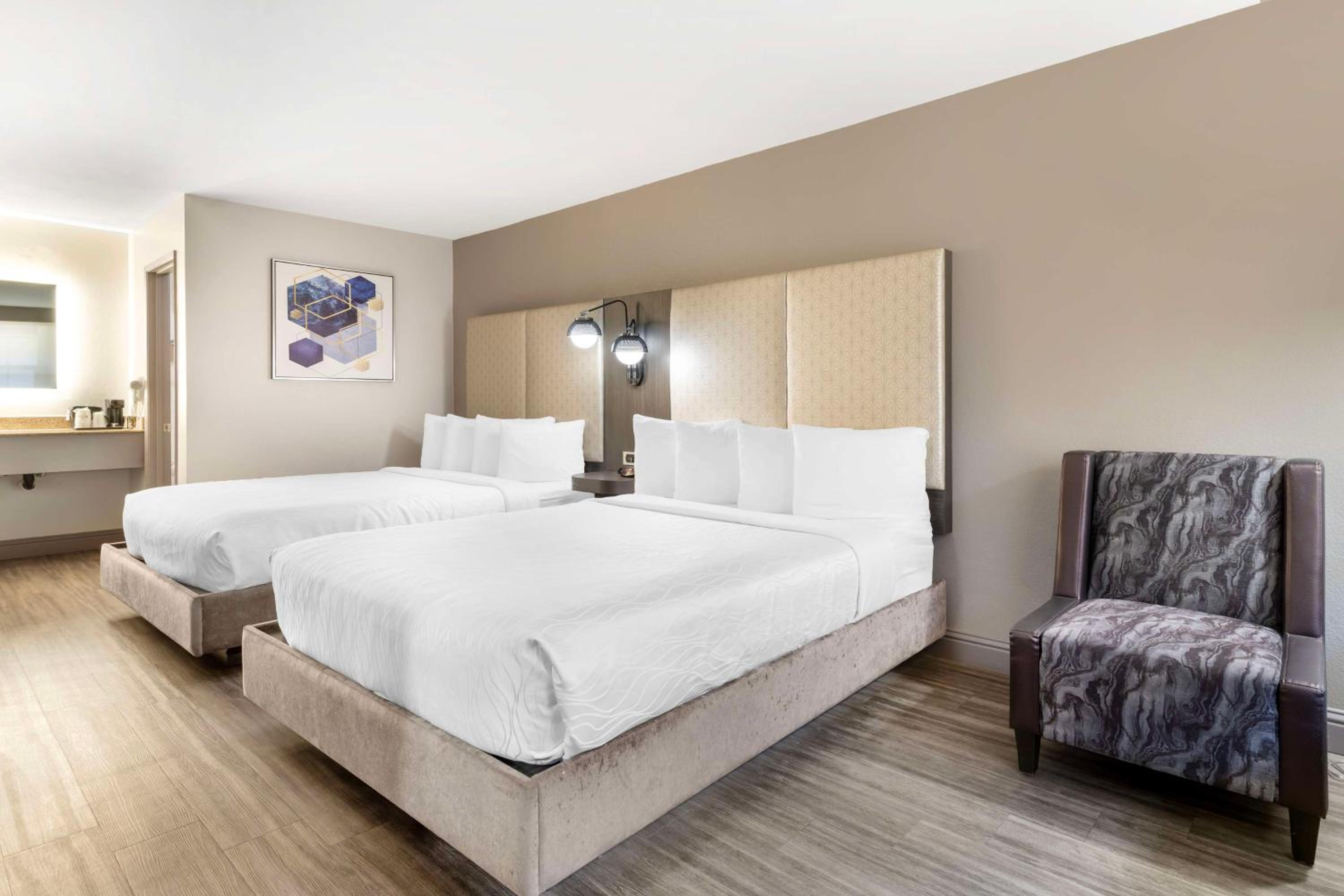 Queen Room with Two Queen Beds - Non-Smoking photo 1