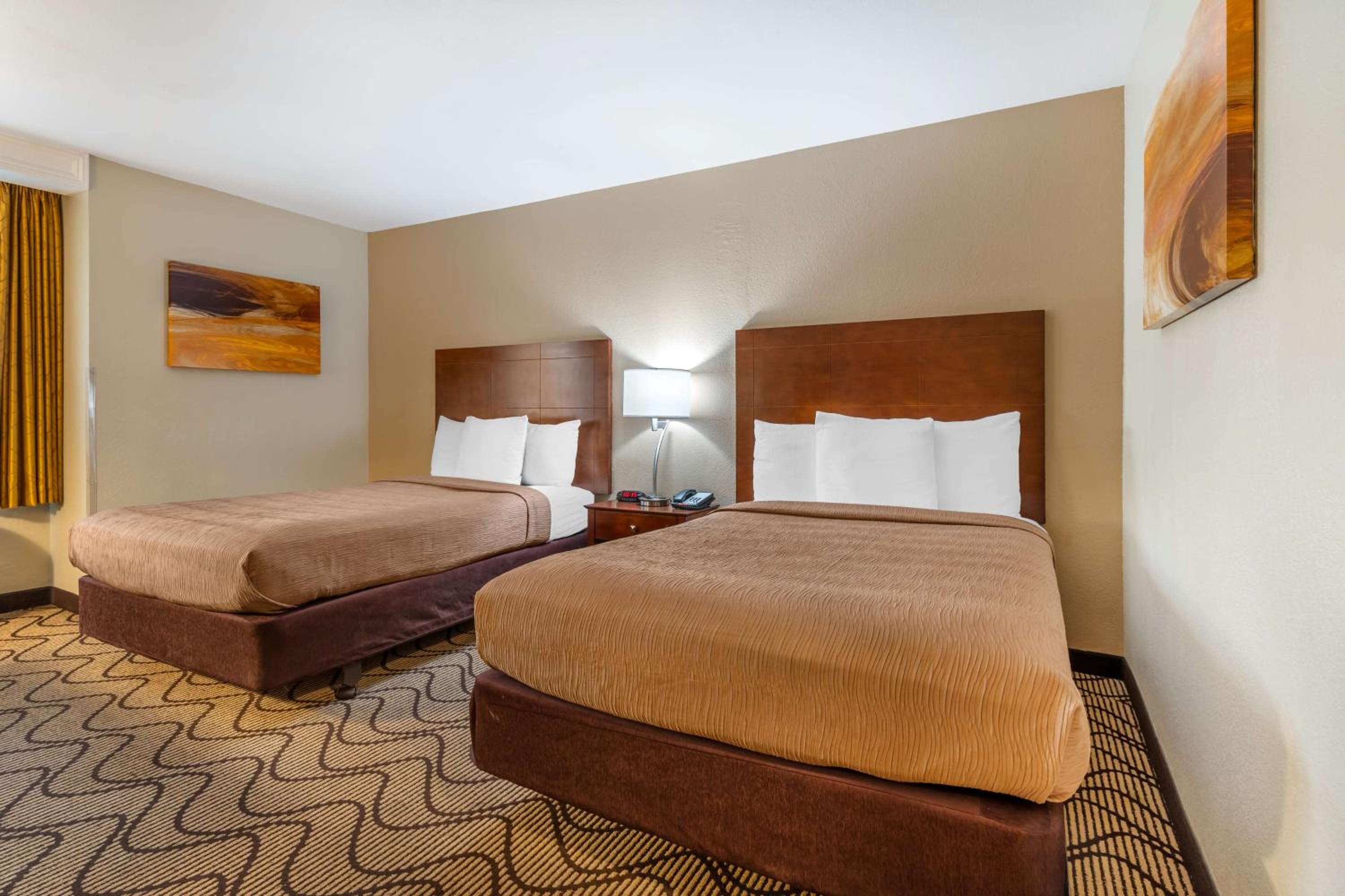Double Room with Two Double Beds - Photo 8