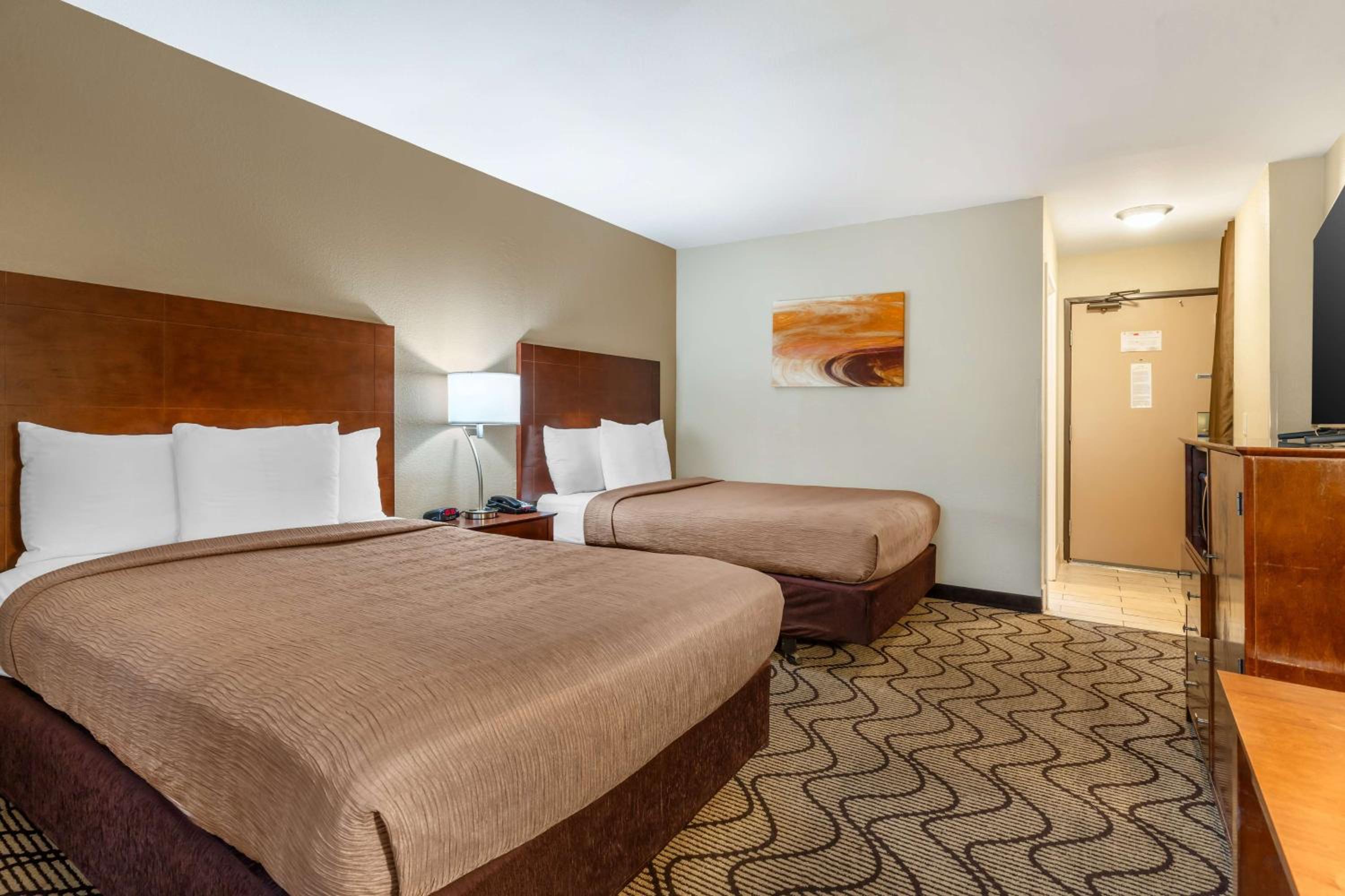 Double Room with Two Double Beds - Photo 5