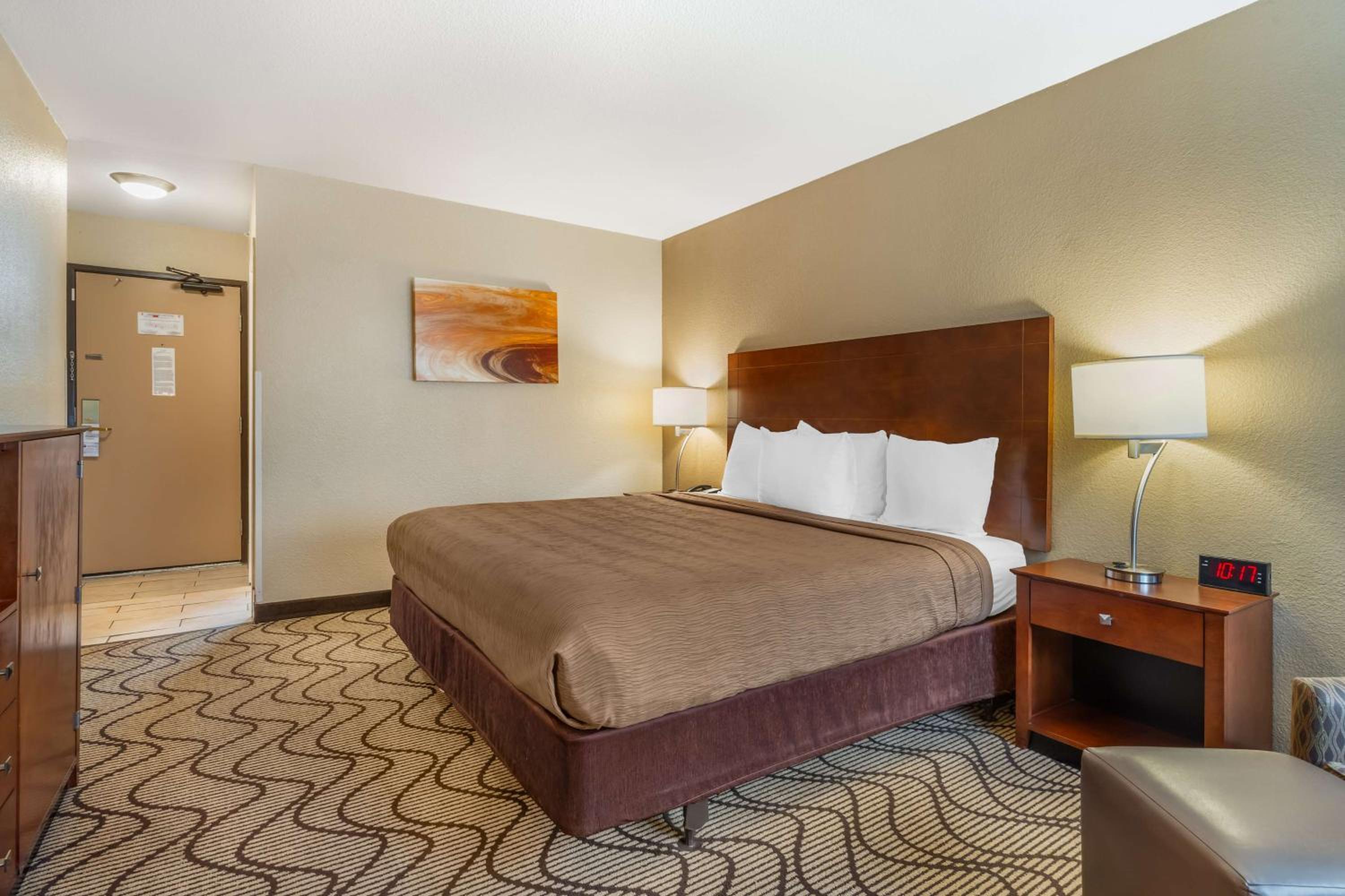 King Room - Non-Smoking - Photo 3