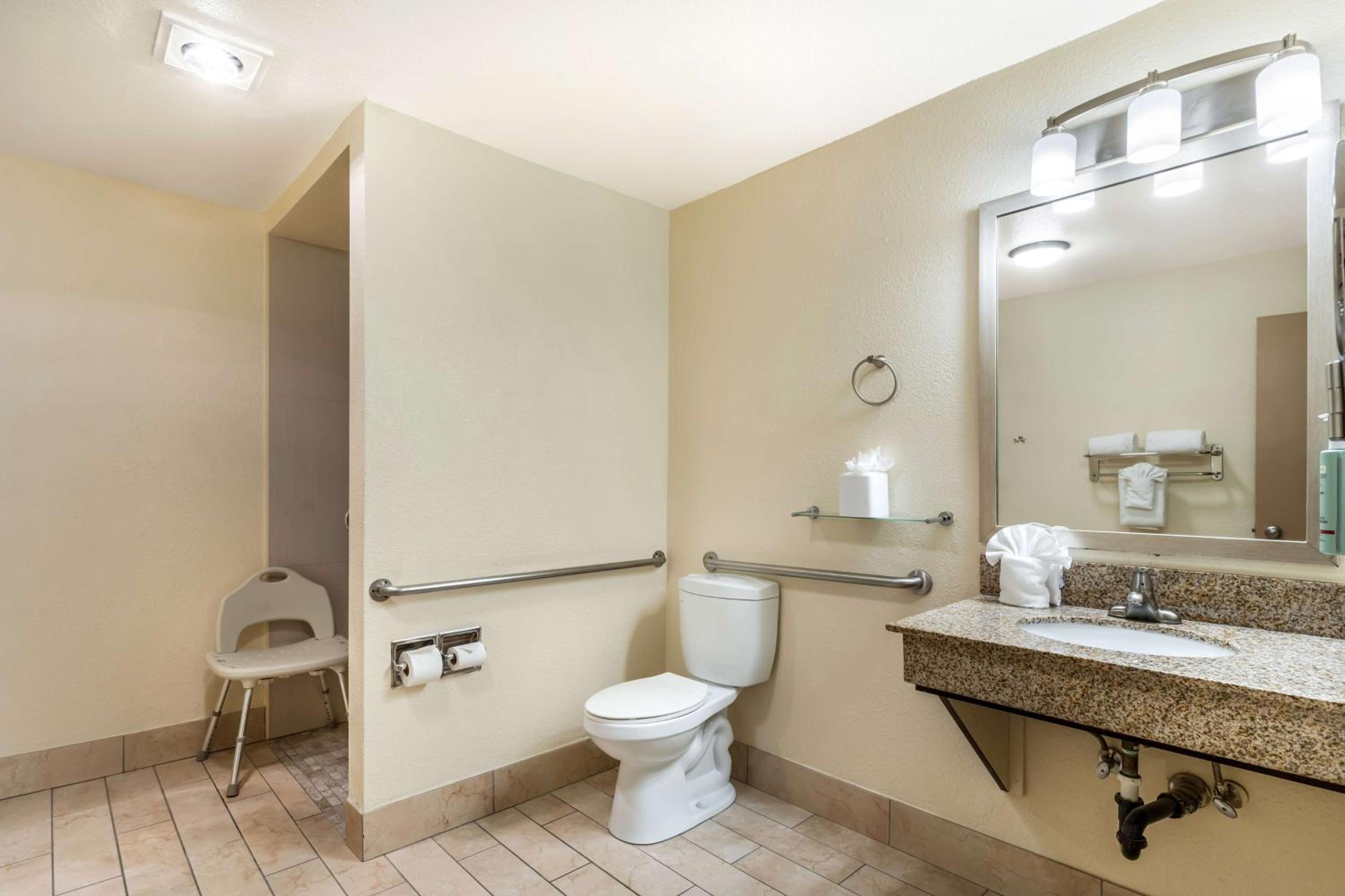 Double Room with Two Double Beds and Walk-In Shower - Disability Access photo 3