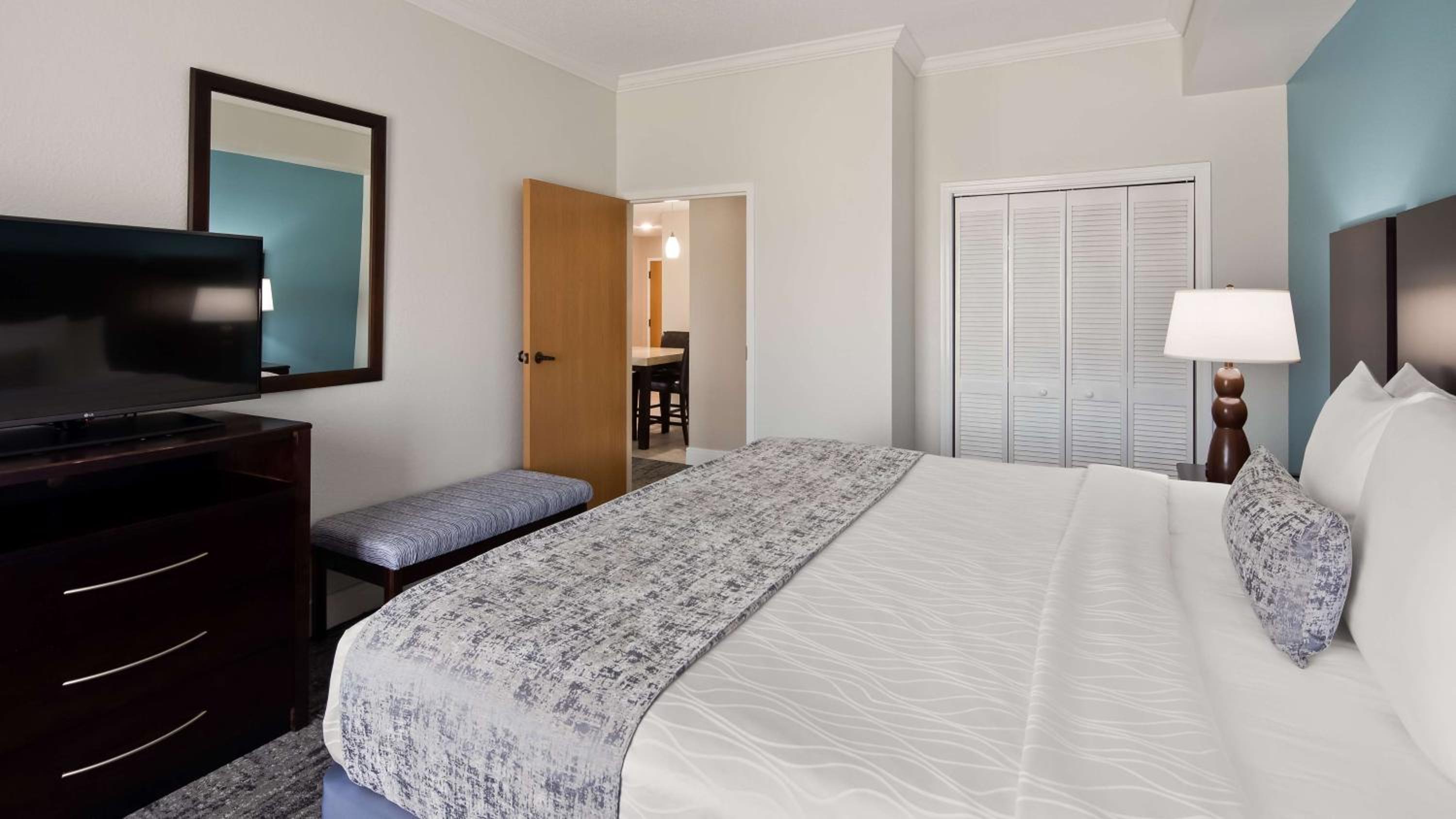 Executive King Suite - Photo 4