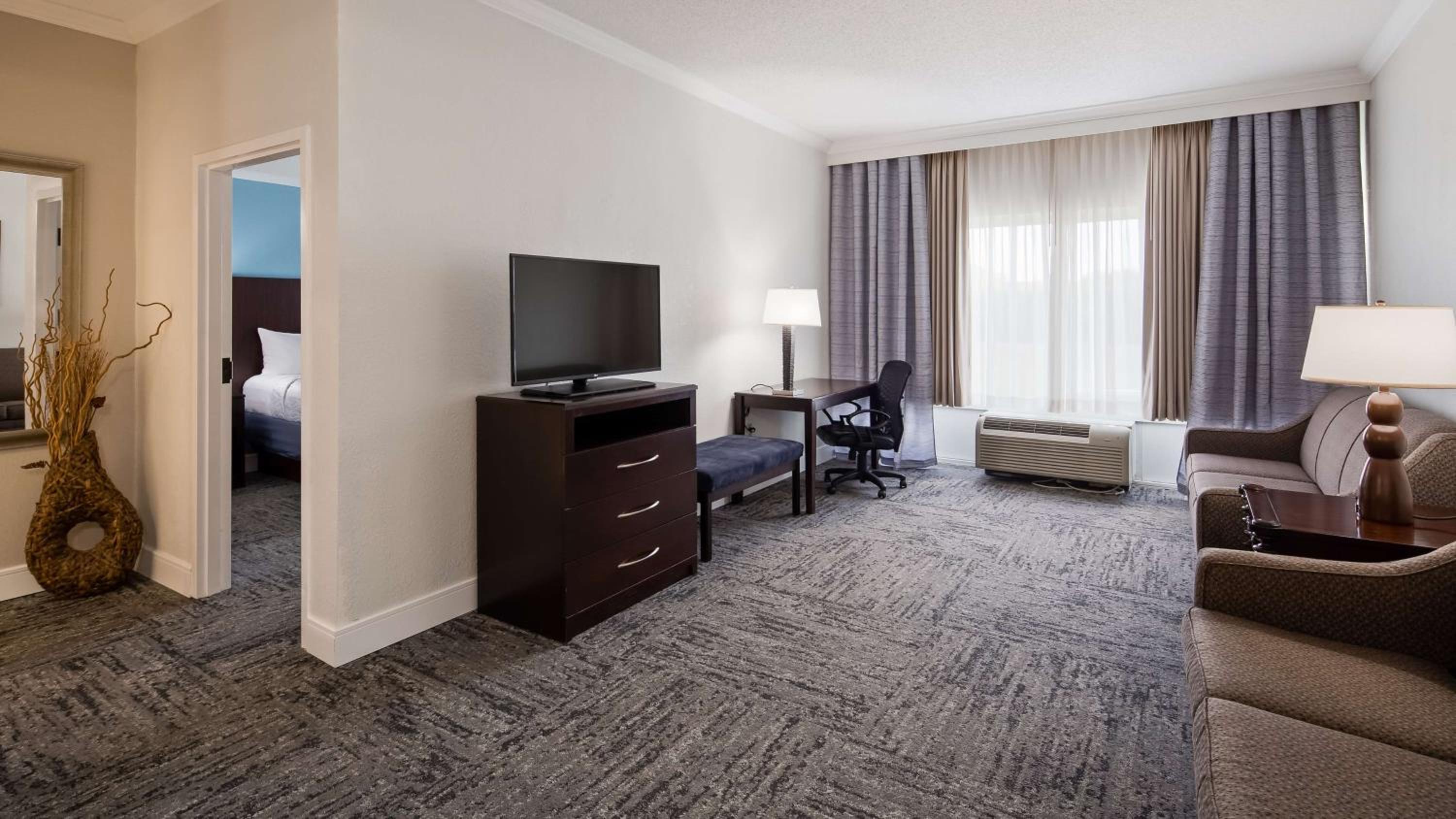 Executive King Suite - Photo 3