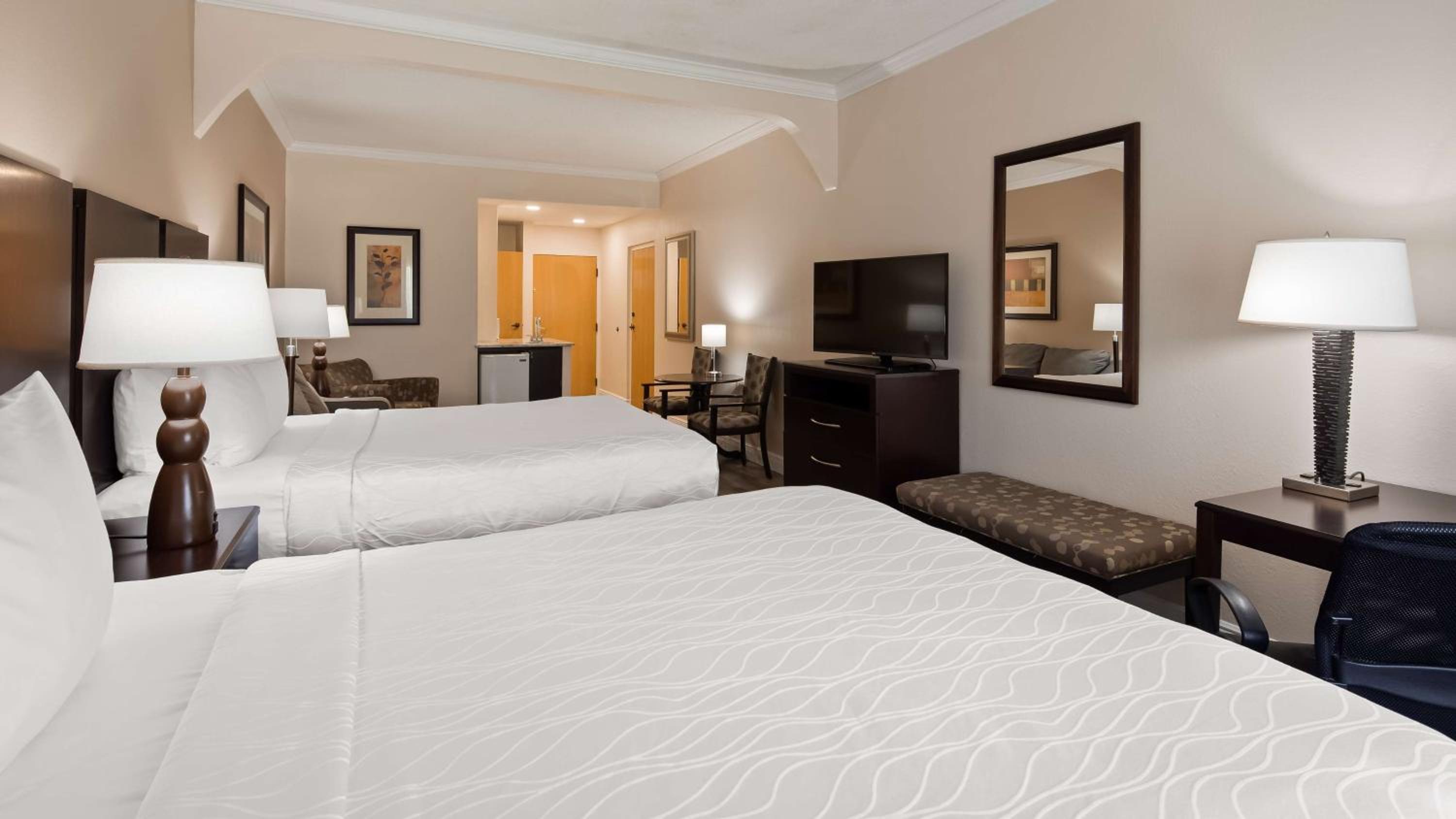 Two Queen Suite - Photo 2