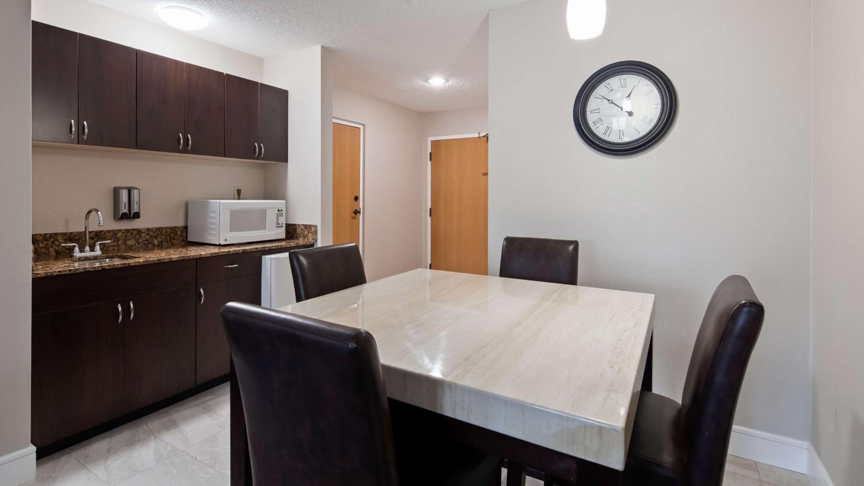 Executive King Suite - Photo 2