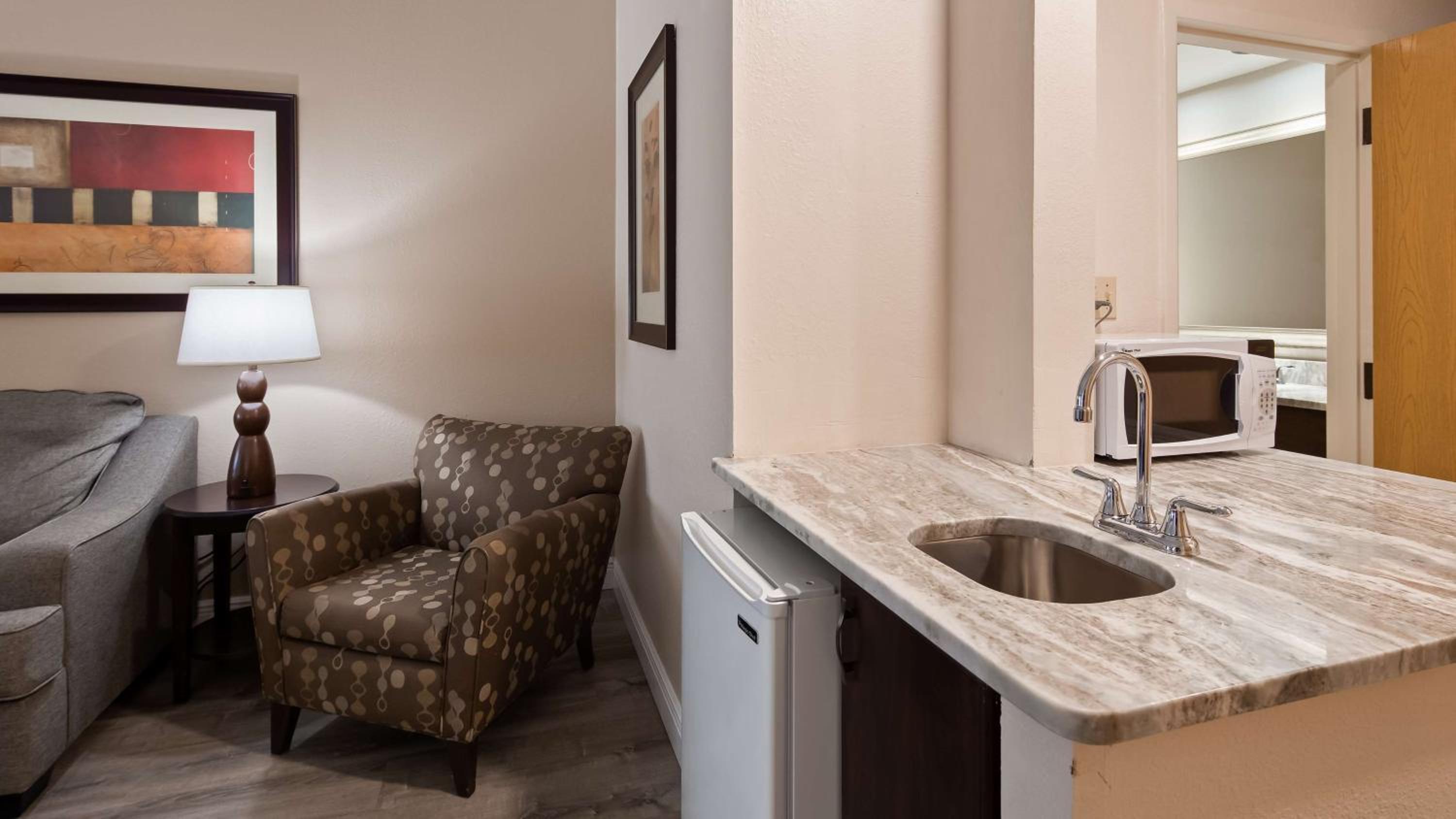 Two Queen Suite - Photo 3