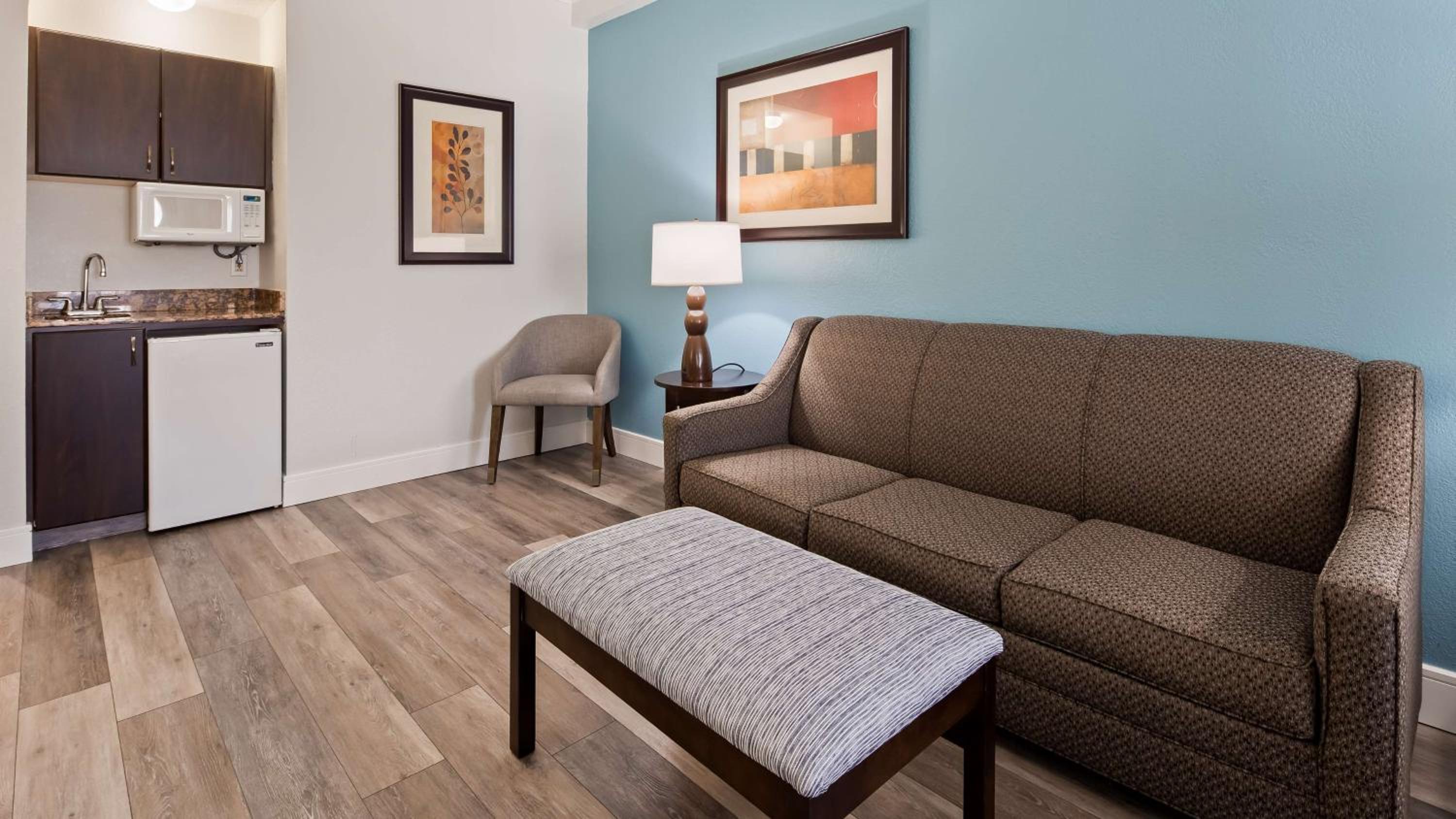 King Suite with Sofa Bed - Photo 3