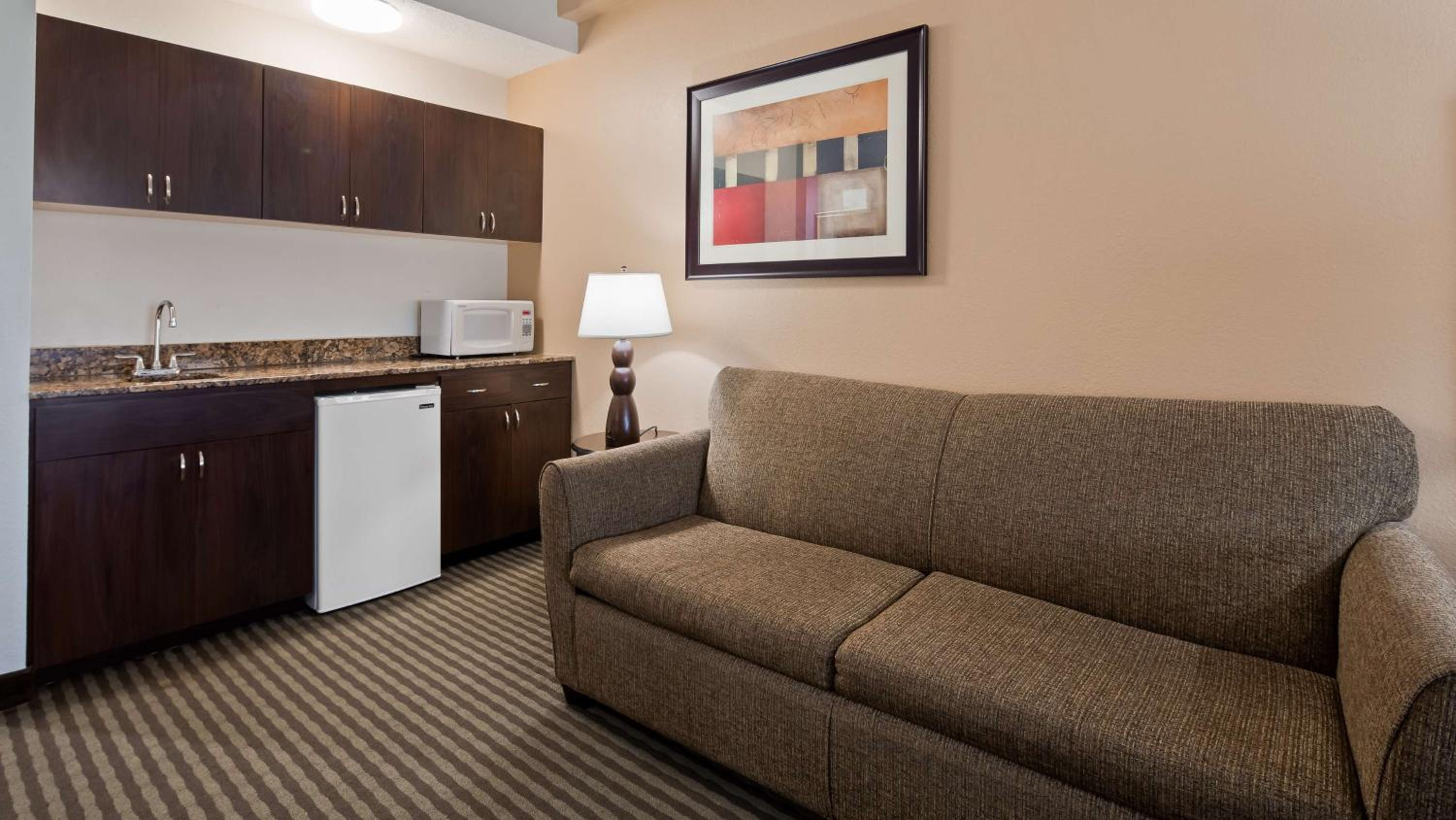 King Suite with Roll-In Shower - Disability Access photo 3