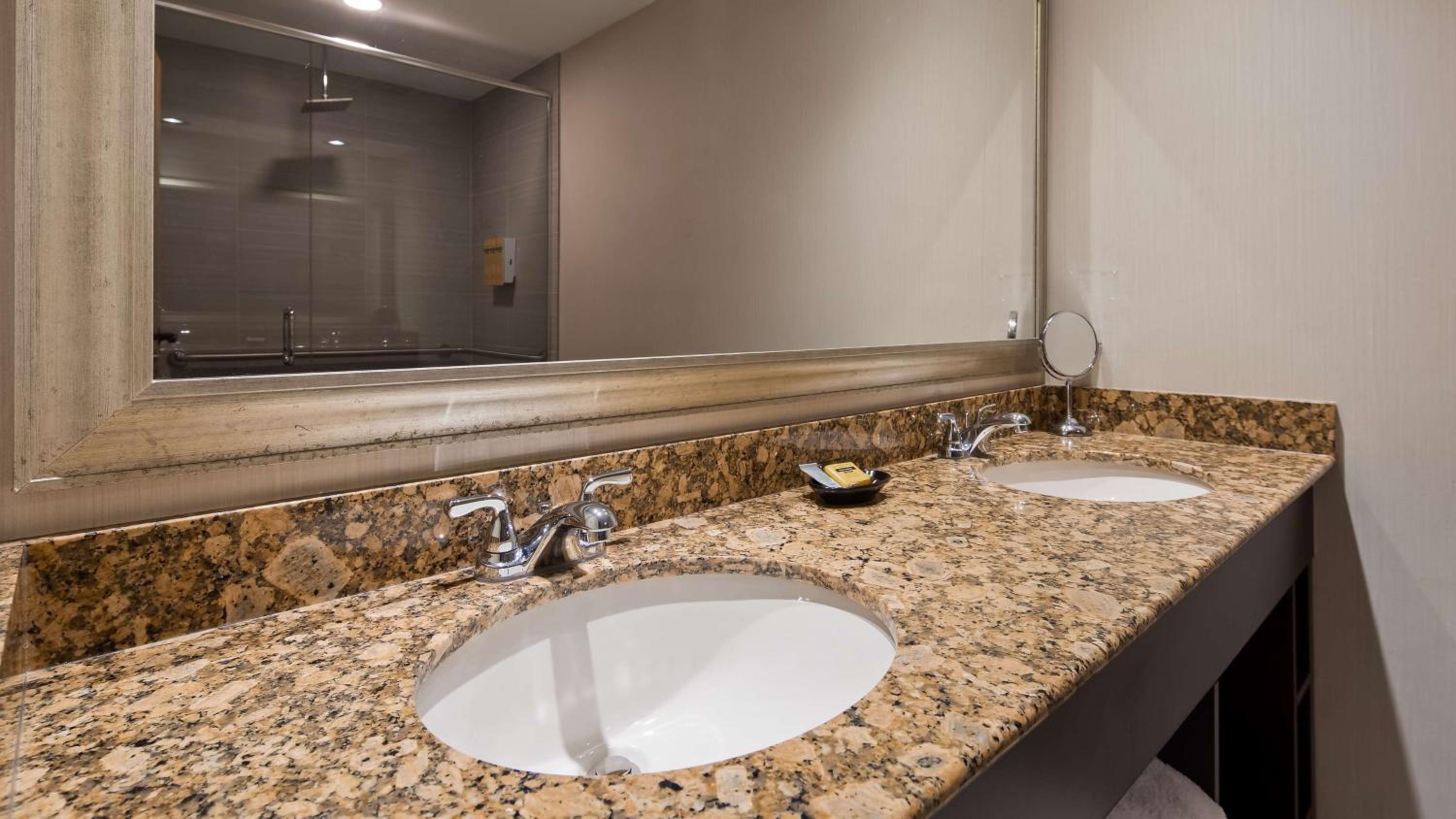 Executive King Suite - Photo 5