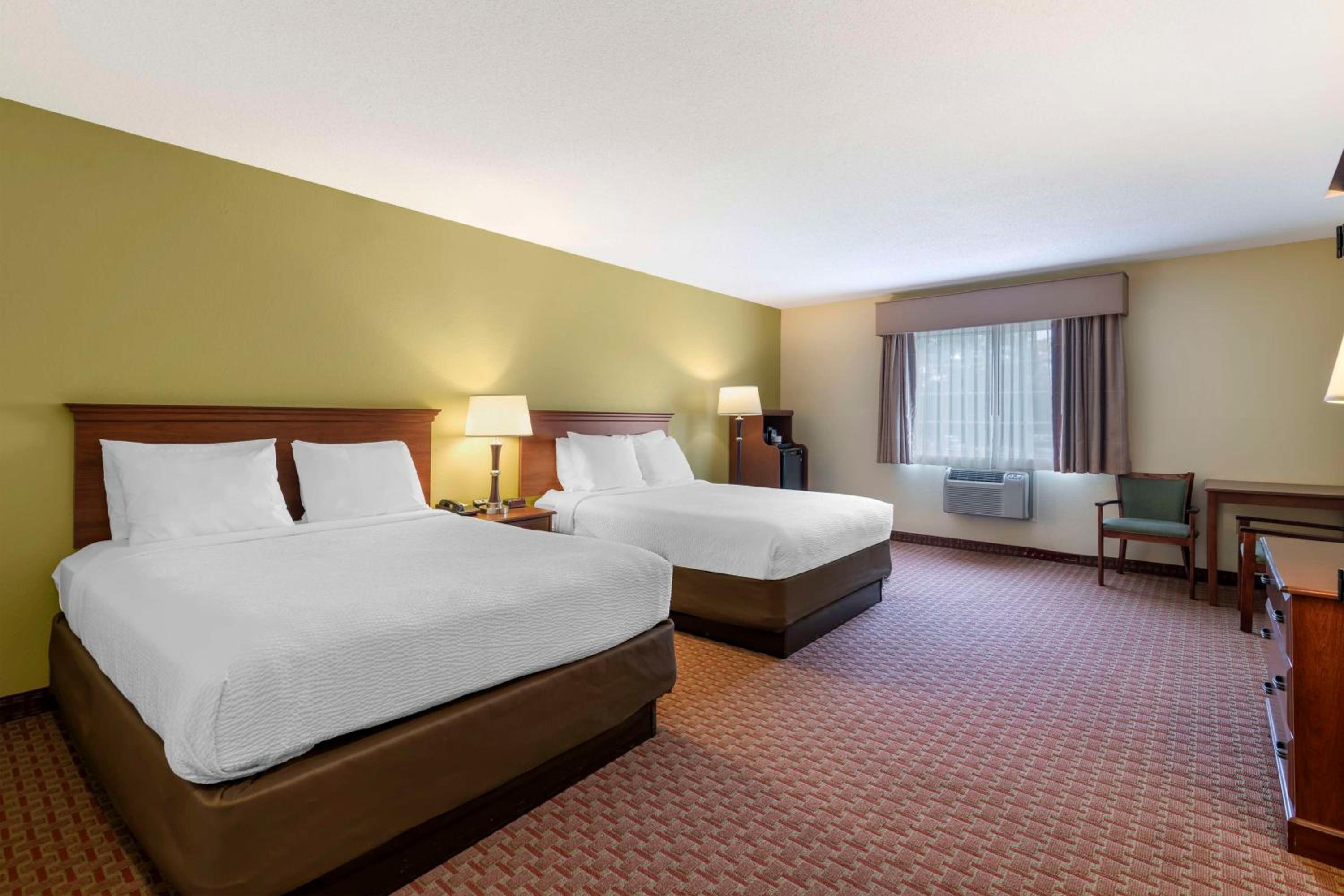 Queen Room with Two Queen Beds - Non-Smoking photo 1