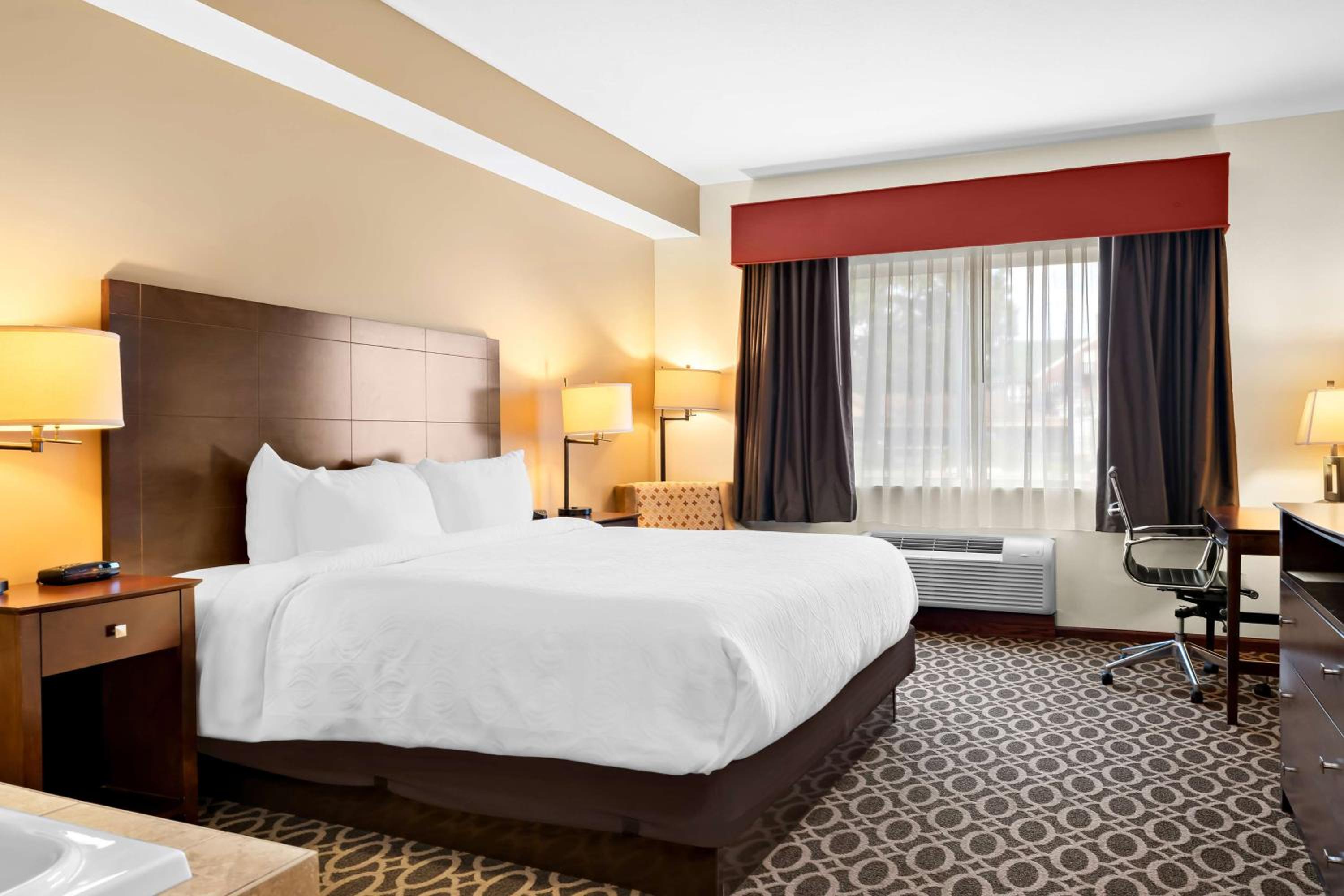 Executive King Room with Spa Bath - Non-Smoking