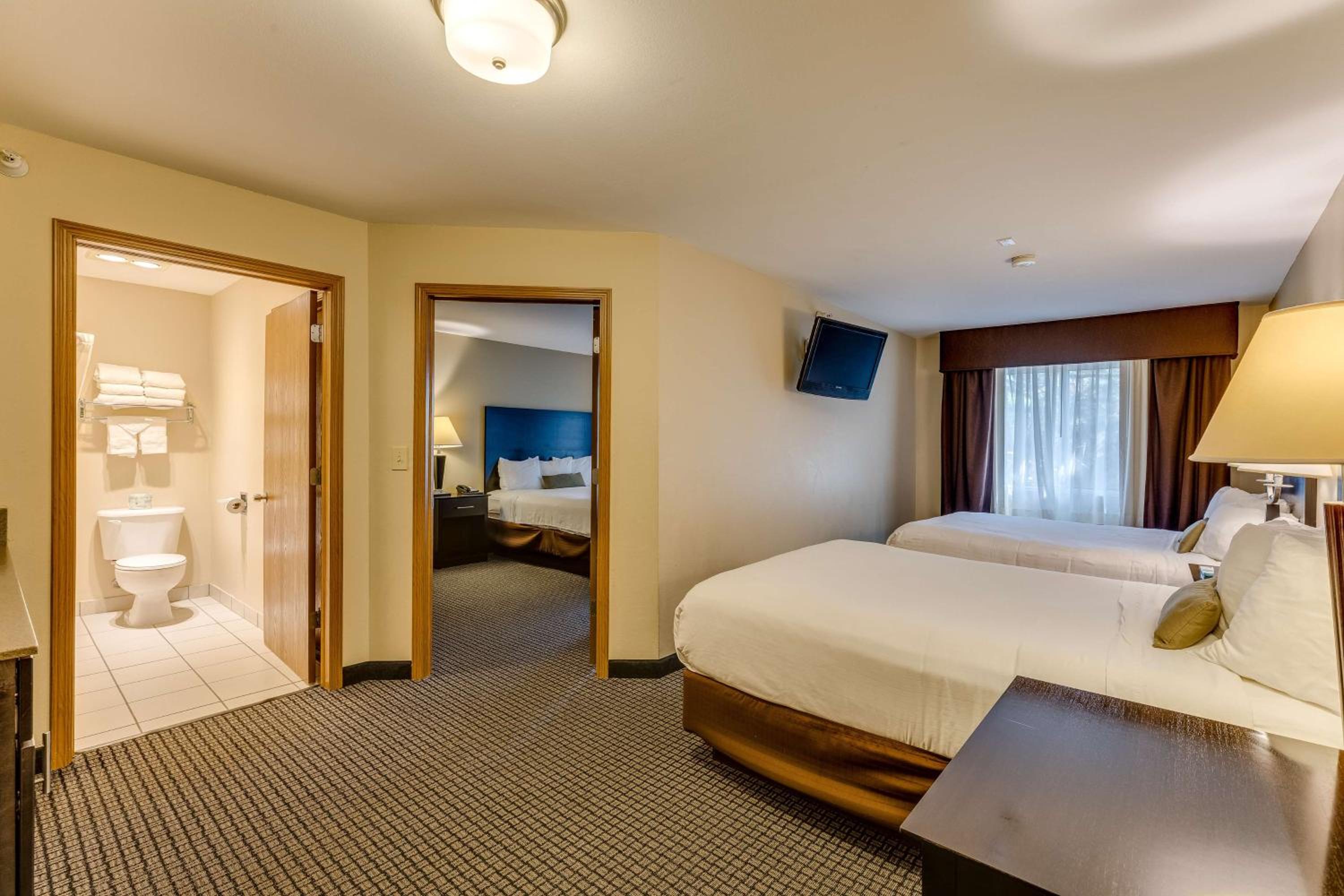 Two-Bedroom Suite - Photo 1