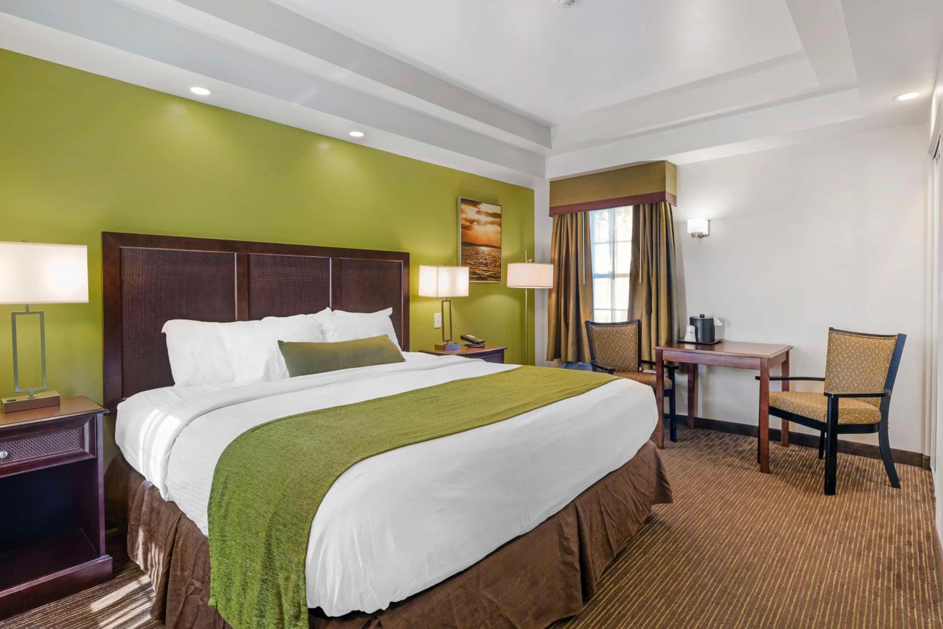 King Room with Spa Bath - Non-Smoking - Photo 3
