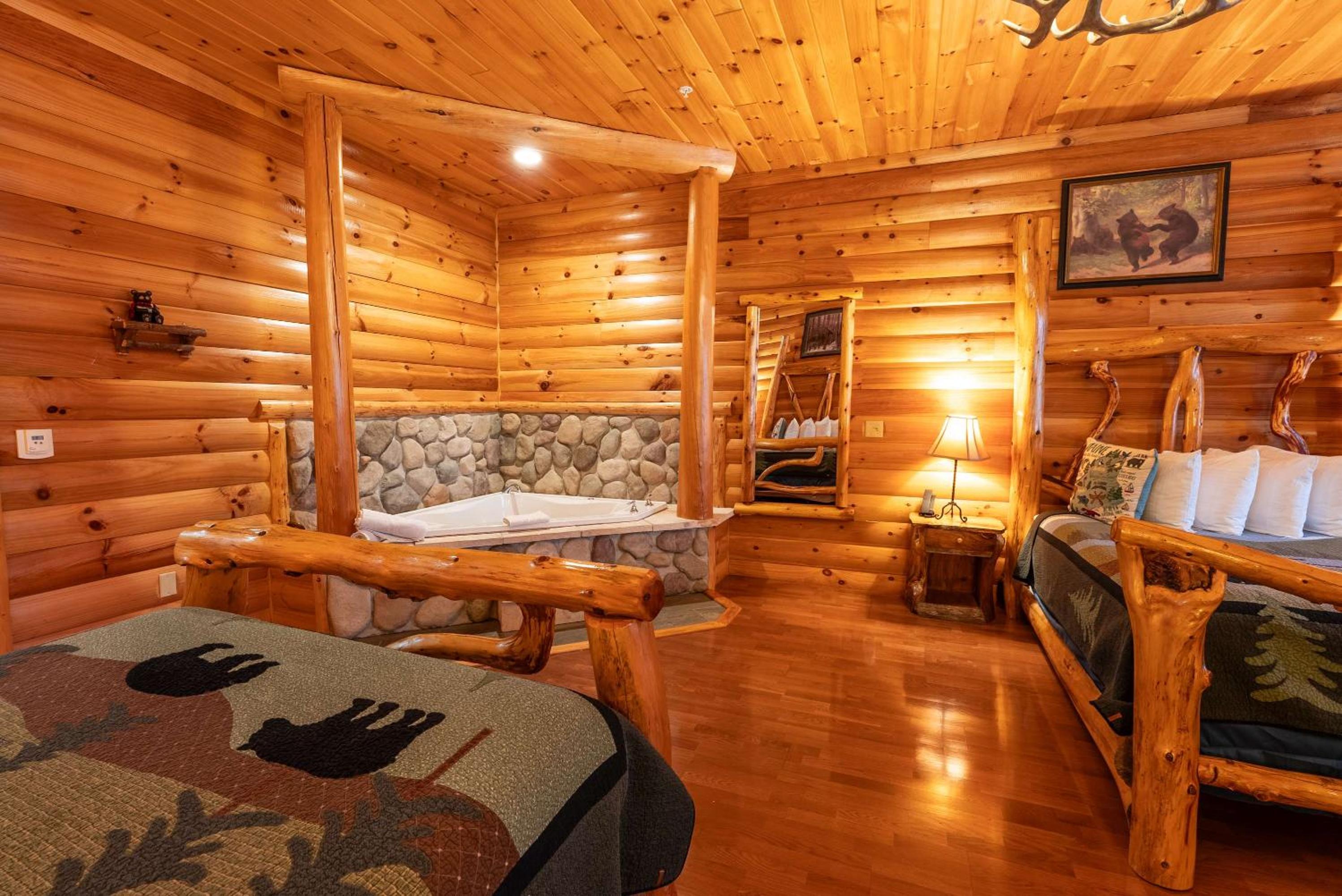 Queen Suite with Two Queen Beds, Bath Tub, Spa Bath and Fireplace - Disability/Non-Smoking - Photo 1