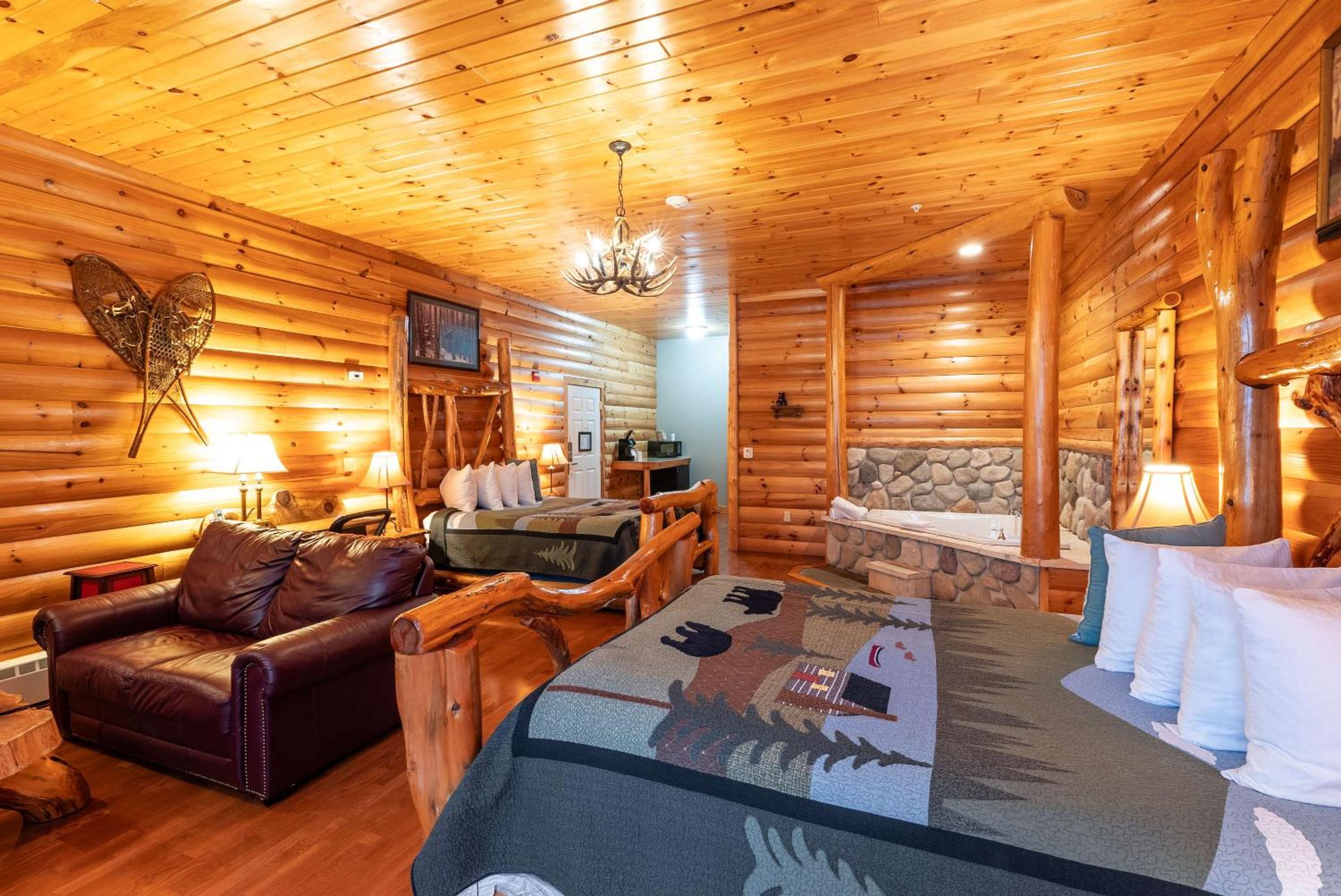 Queen Suite with Two Queen Beds, Bath Tub, Spa Bath and Fireplace - Disability/Non-Smoking - Photo 7
