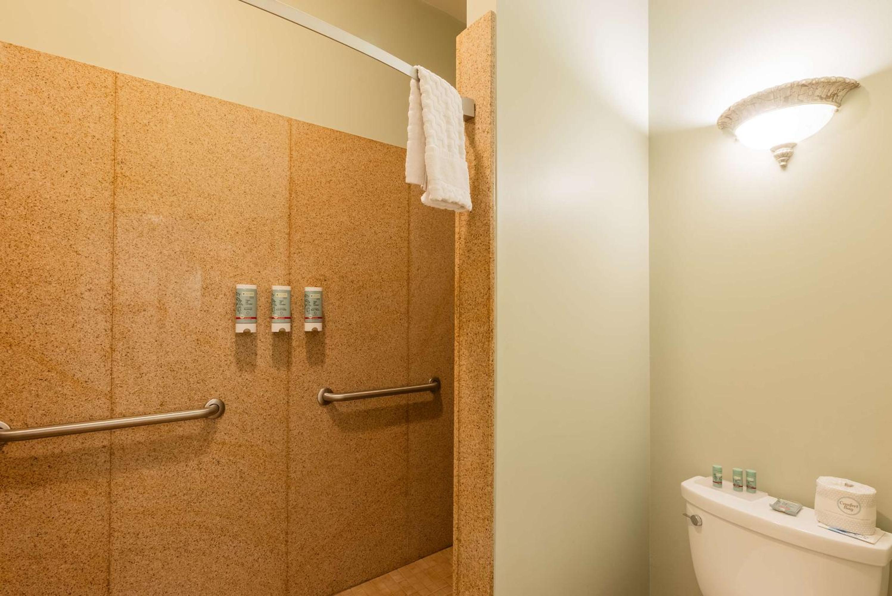 King Suite with Spa Bath and Fireplace - Captain Theme/Non-Smoking - Photo 2
