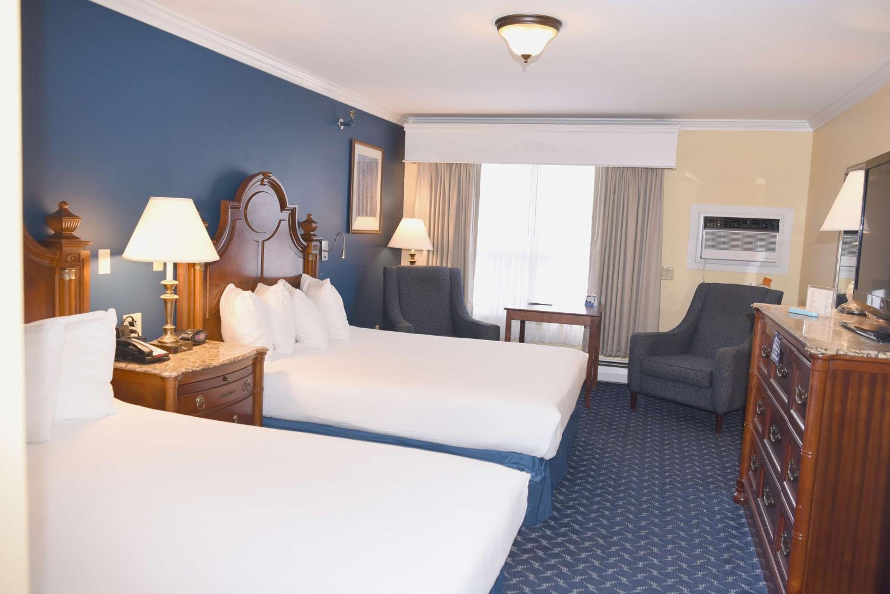 Queen Room with Two Queen Beds - Non-Smoking/Pet Friendly - Photo 1