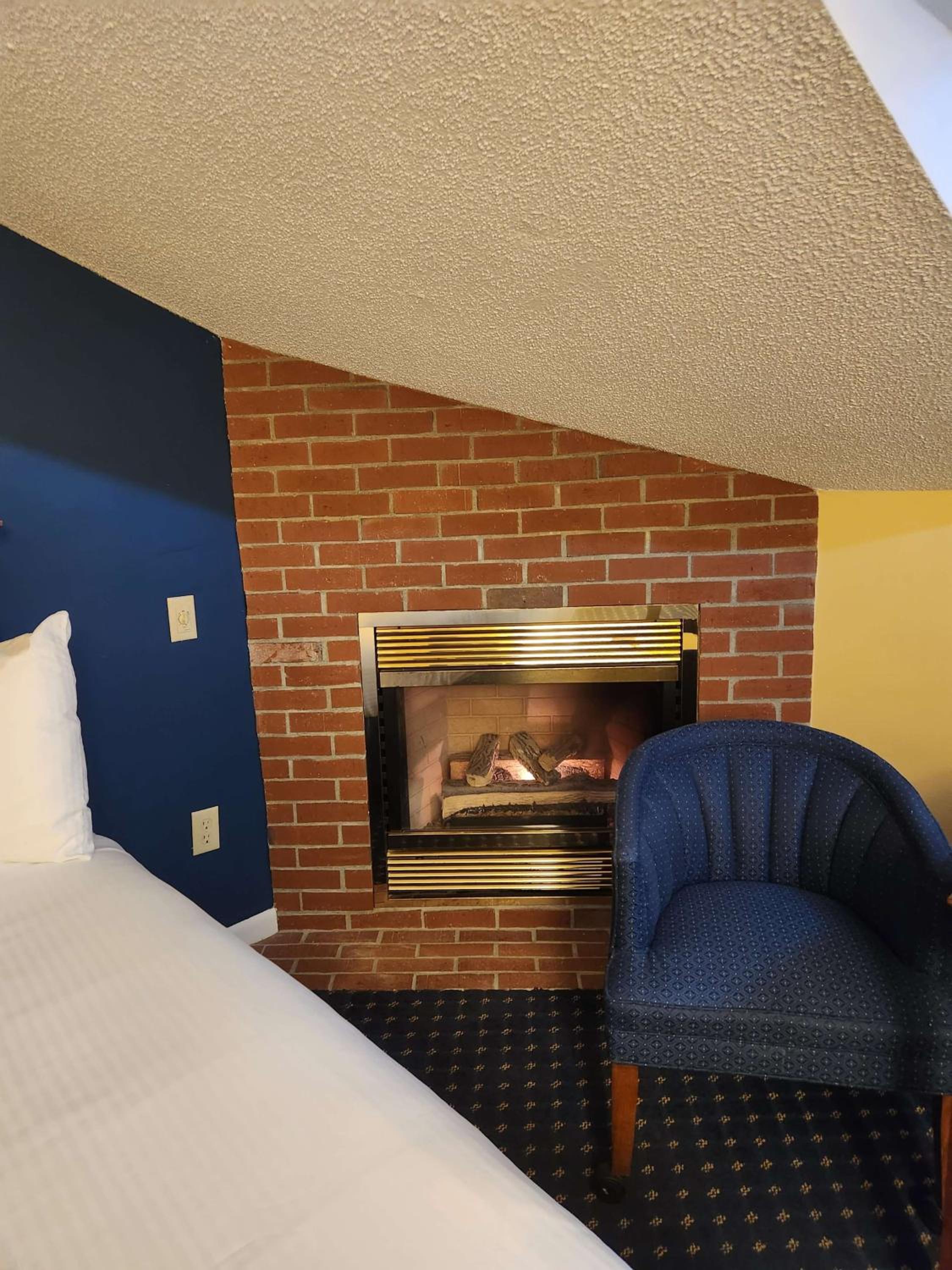 King Room - Pet Friendly/Non-Smoking - Photo 3
