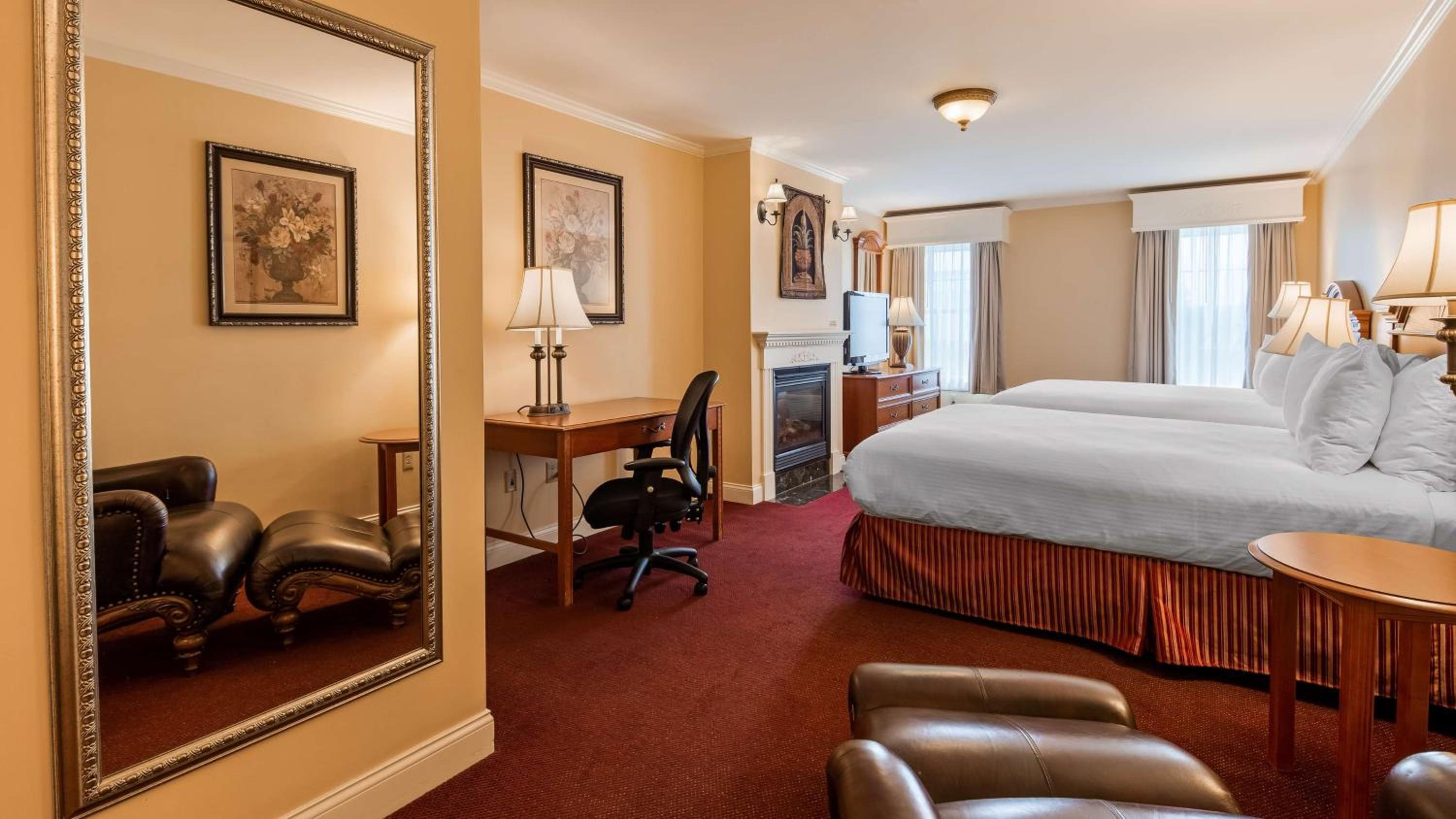 Queen Room with Two Queen Beds - Non-Smoking - Photo 1