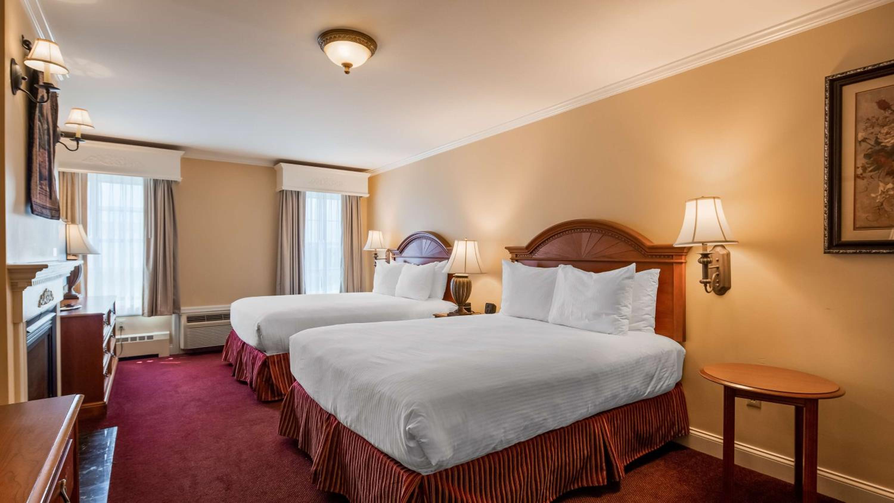 Executive King Suite with Two King Beds and Fireplace - Non-Smoking - Photo 1