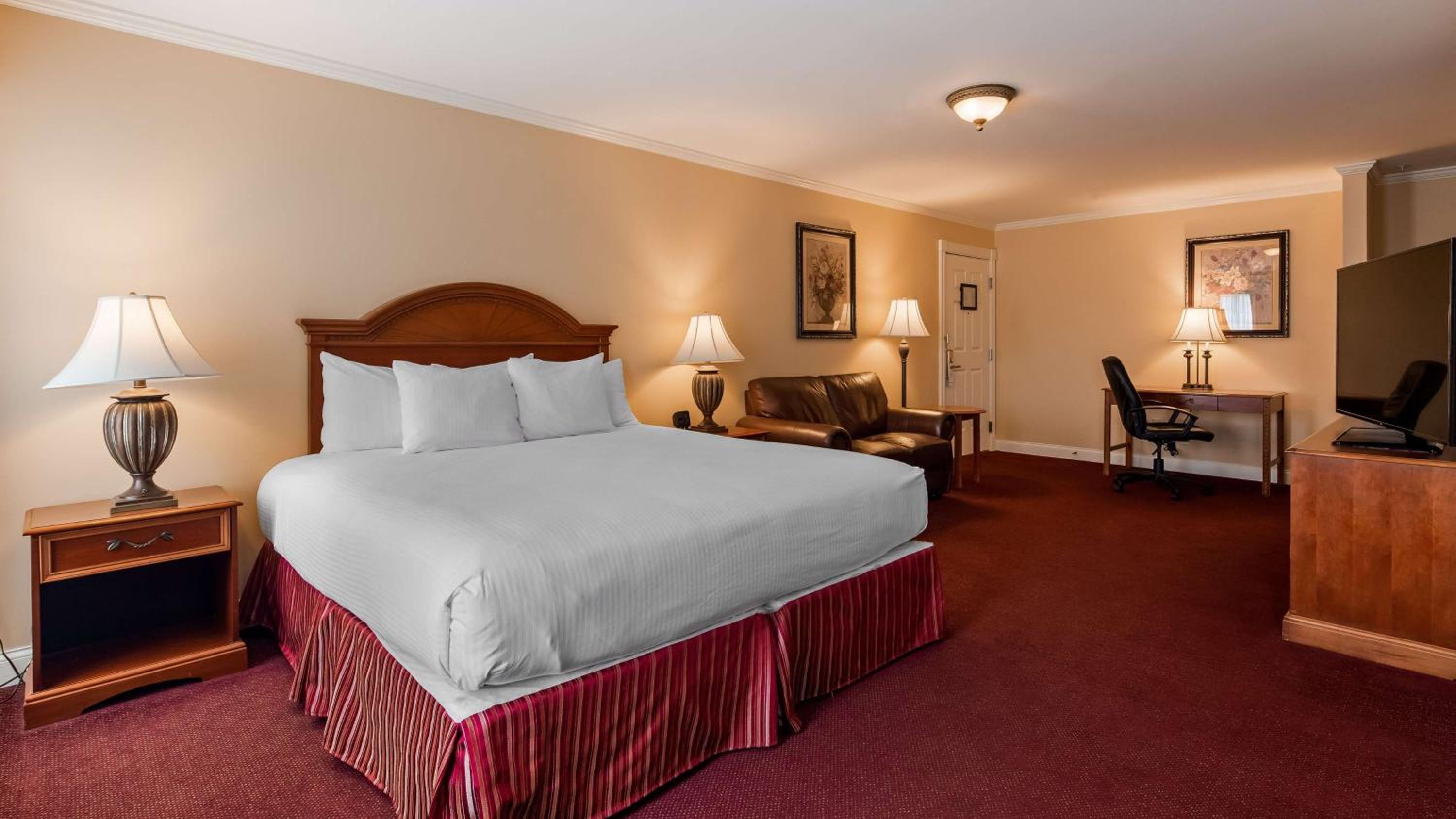 Executive King Suite with Fireplace - Non-Smoking - Photo 4