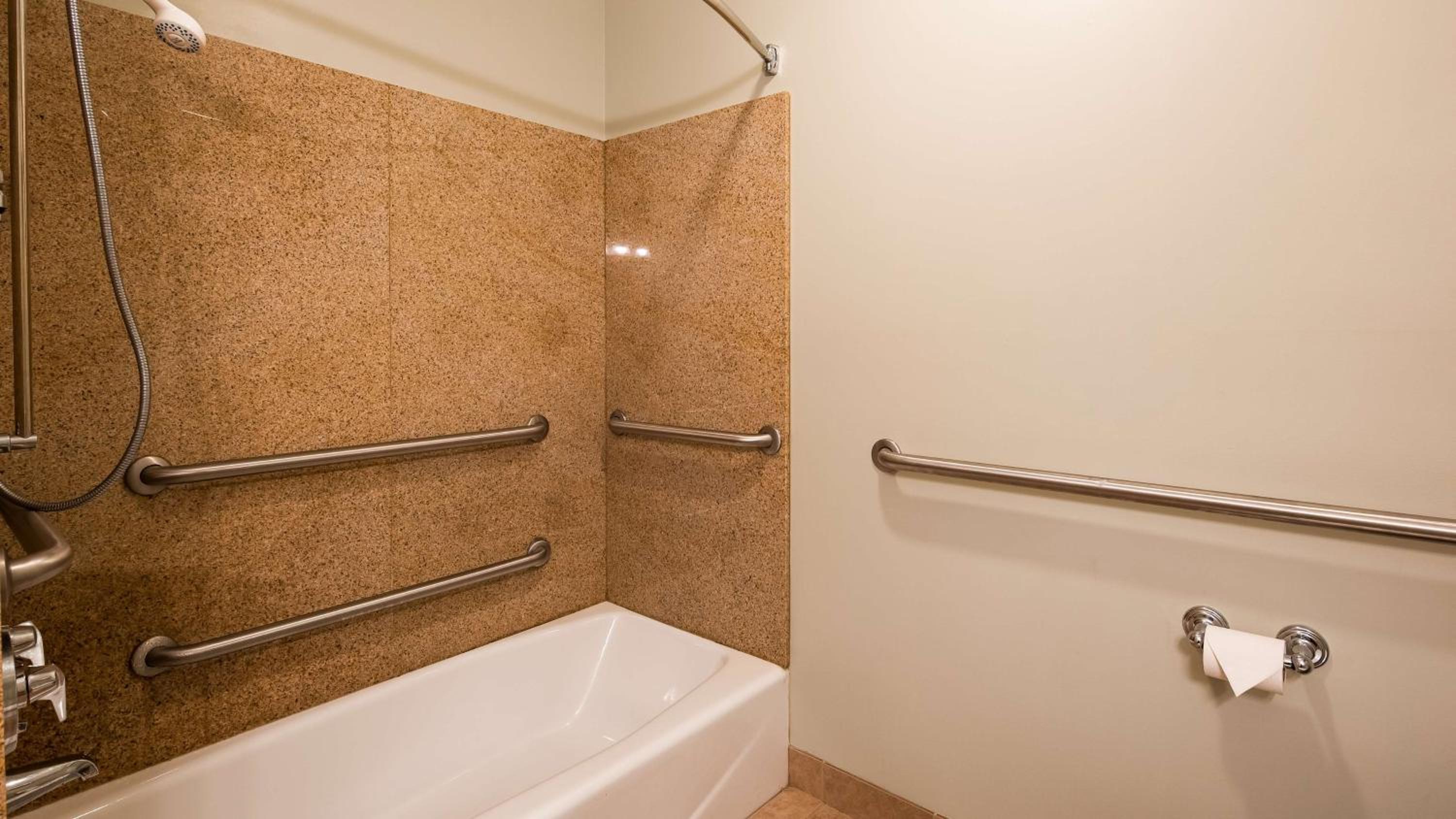 King Suite with Bath Tub and Fireplace - Disability/Non-Smoking - Photo 3