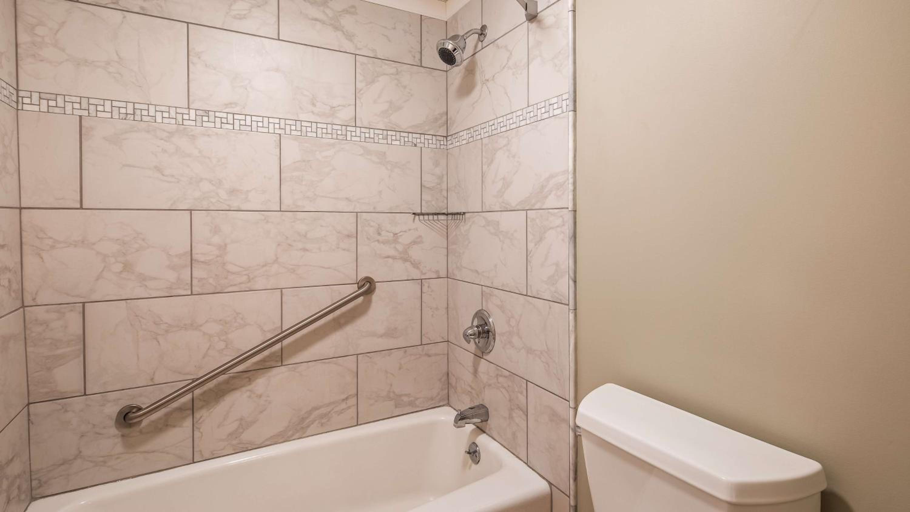 King Room with Fireplace - Pet Friendly/Third Floor/Non-Smoking - Photo 3