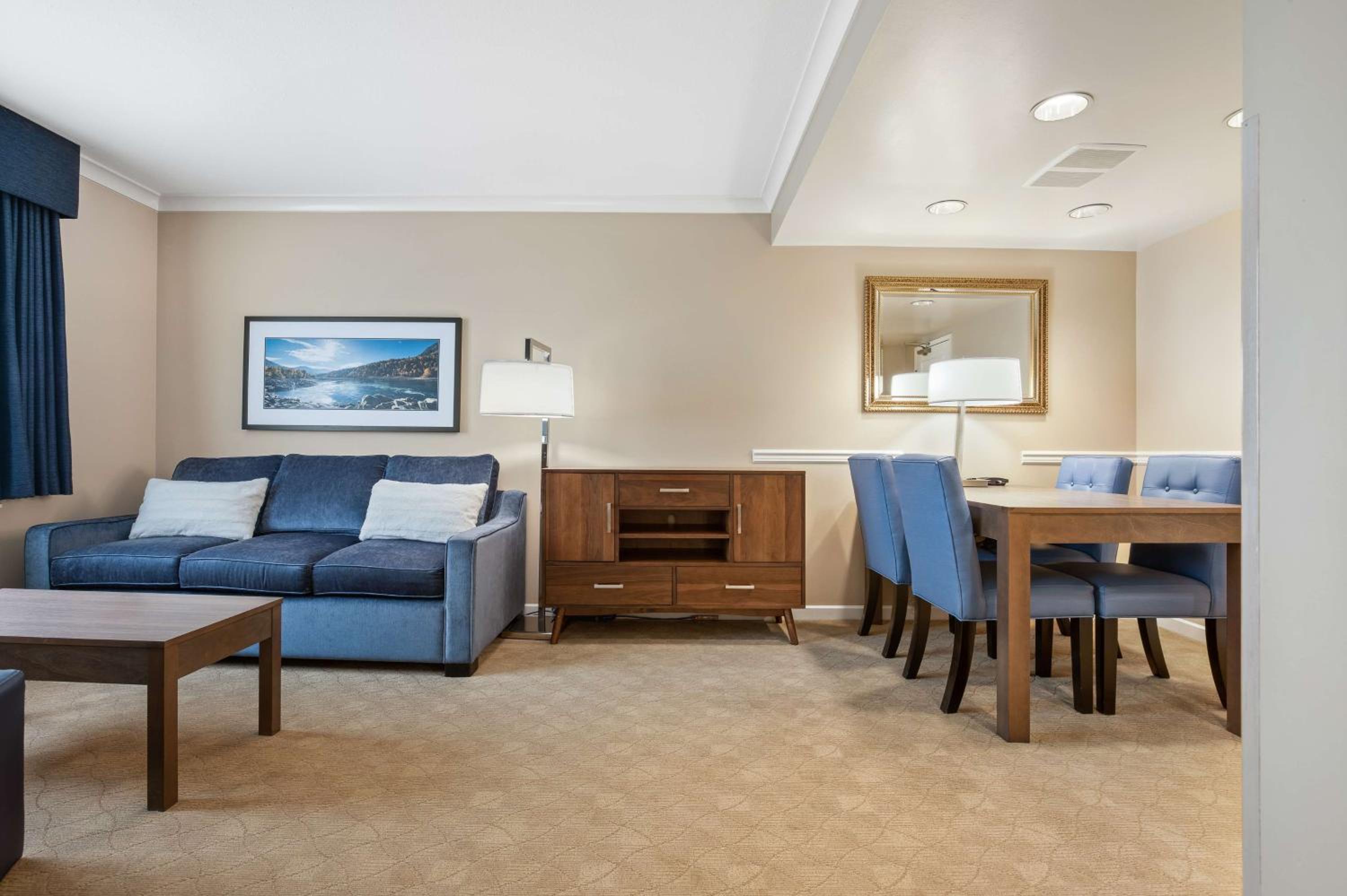 King Suite with Sofa Bed and Jacuzzi - Photo 3