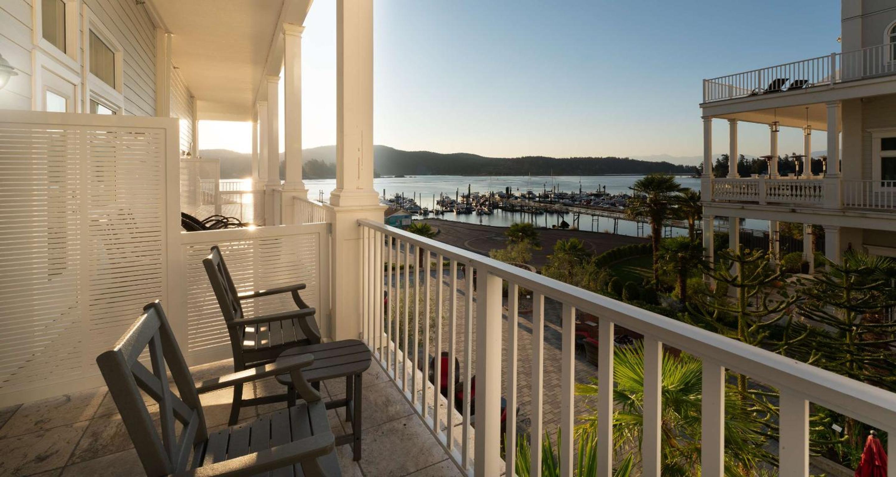 King Room with Sofa Bed, Balcony and Partial Water View - Photo 2