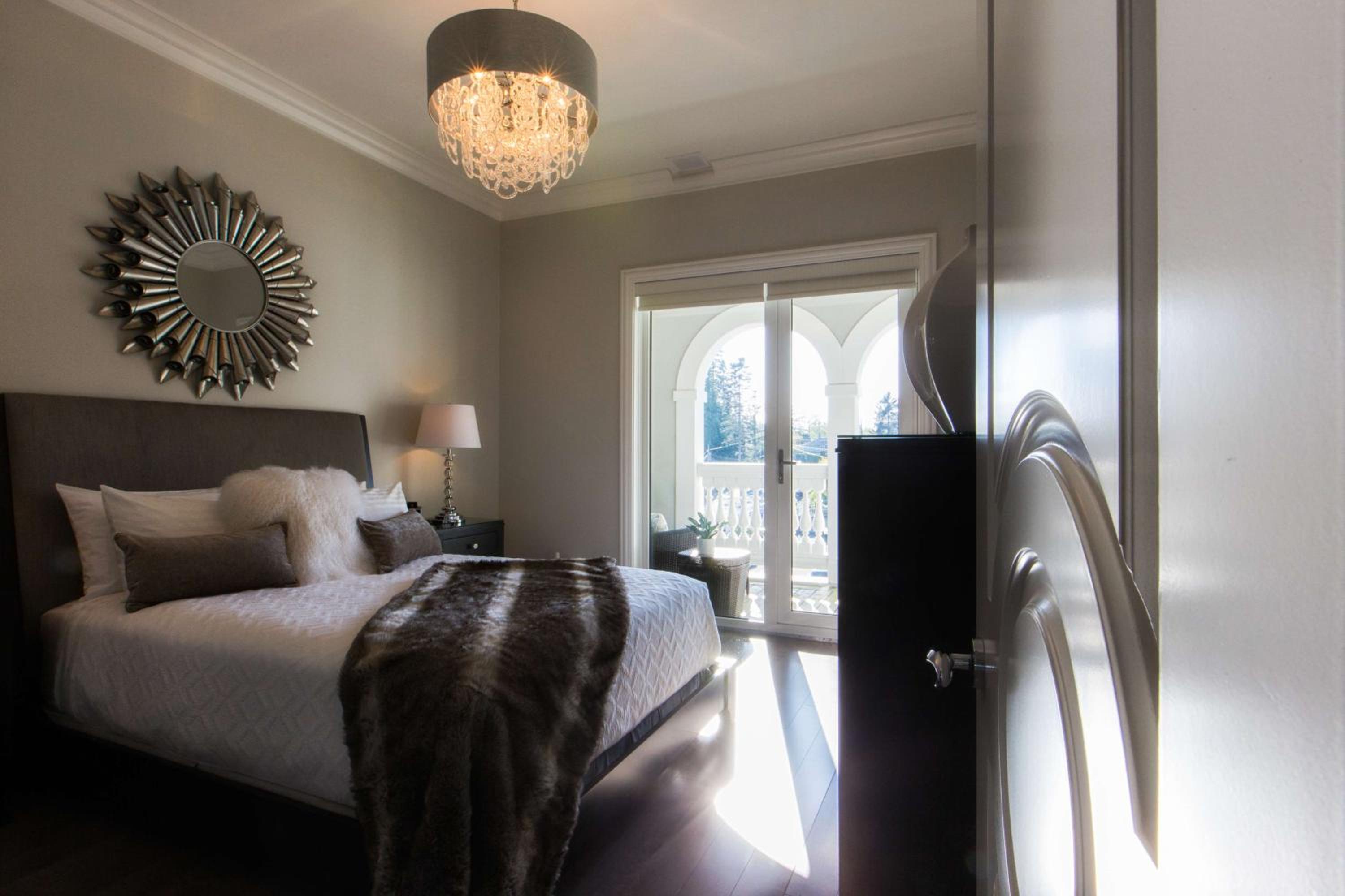 One-Bedroom Penthouse King Suite with Balcony and Ocean Front - Photo 1